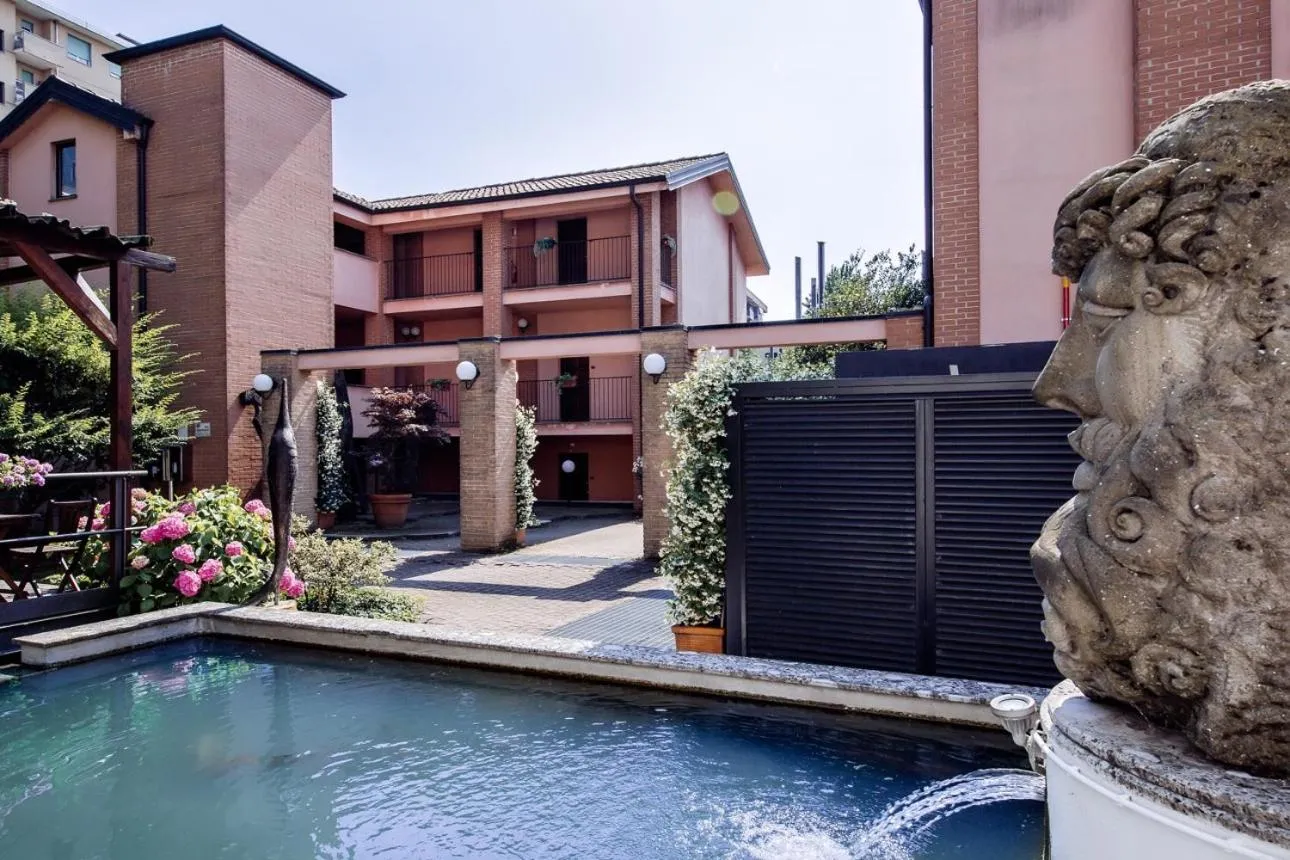 Swimming Pool in Excel Hotel Naviglio - Ca'Bianca