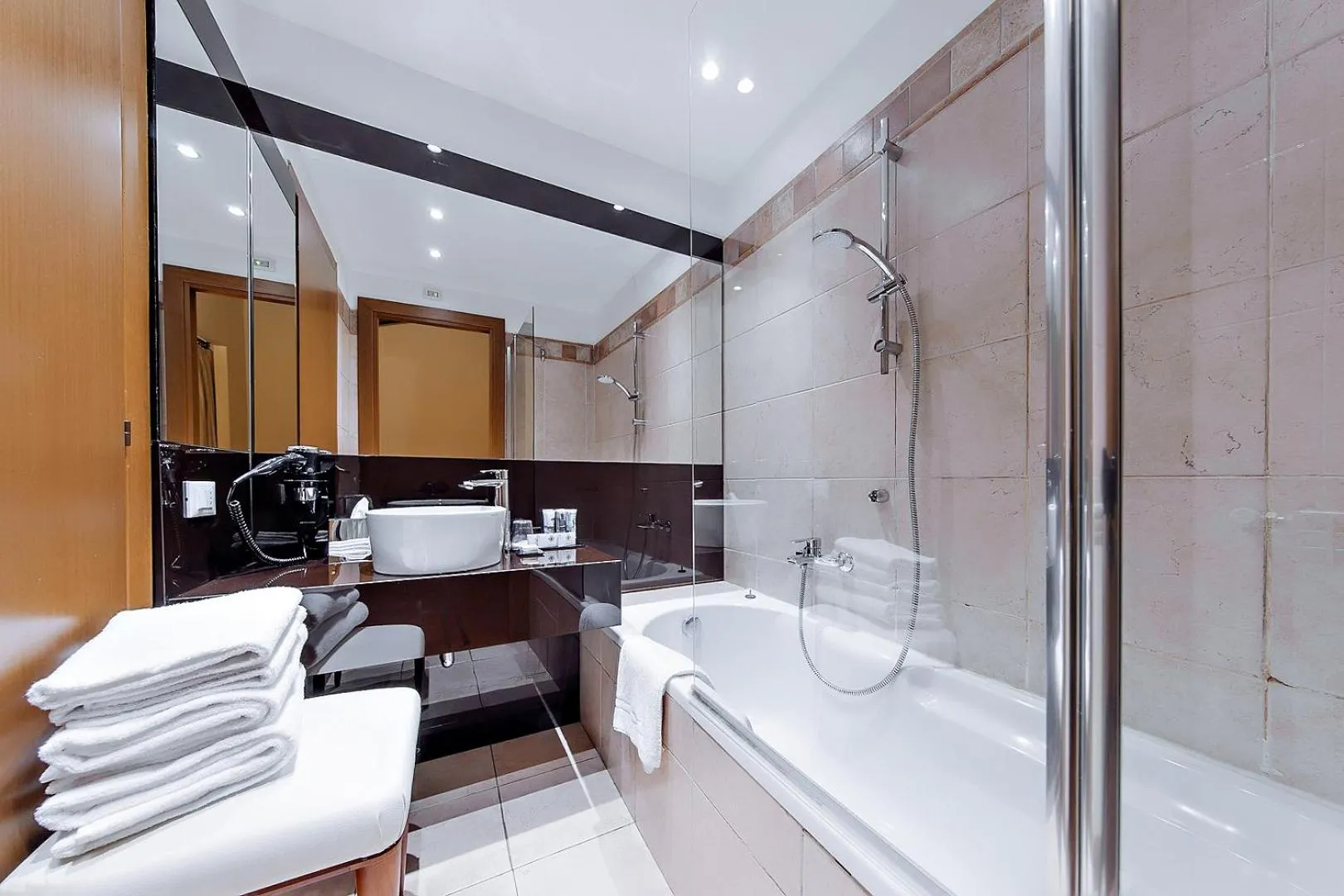 Bathroom in Excel Hotel Naviglio - Ca'Bianca