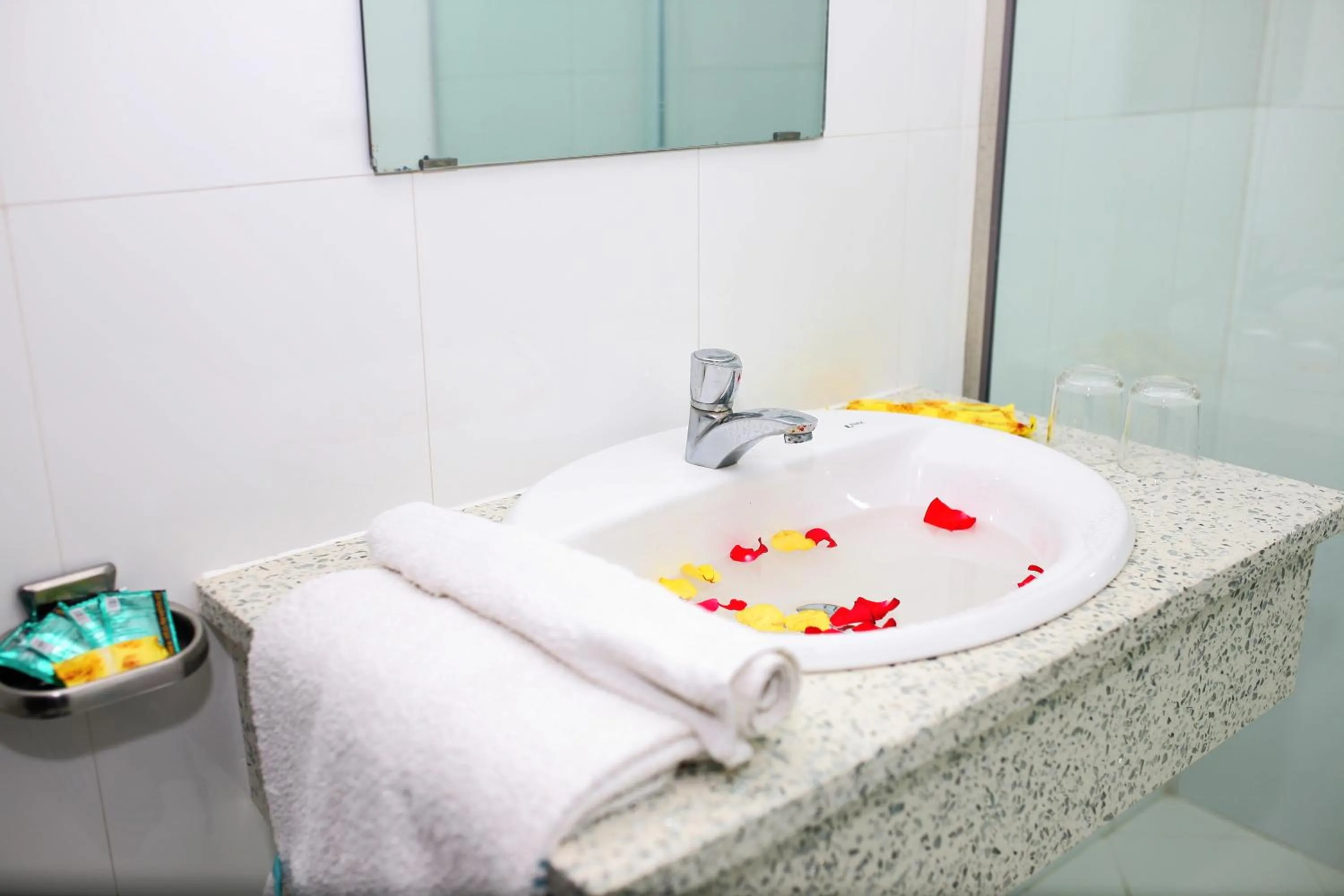 Shower in Kim Khoi Hotel