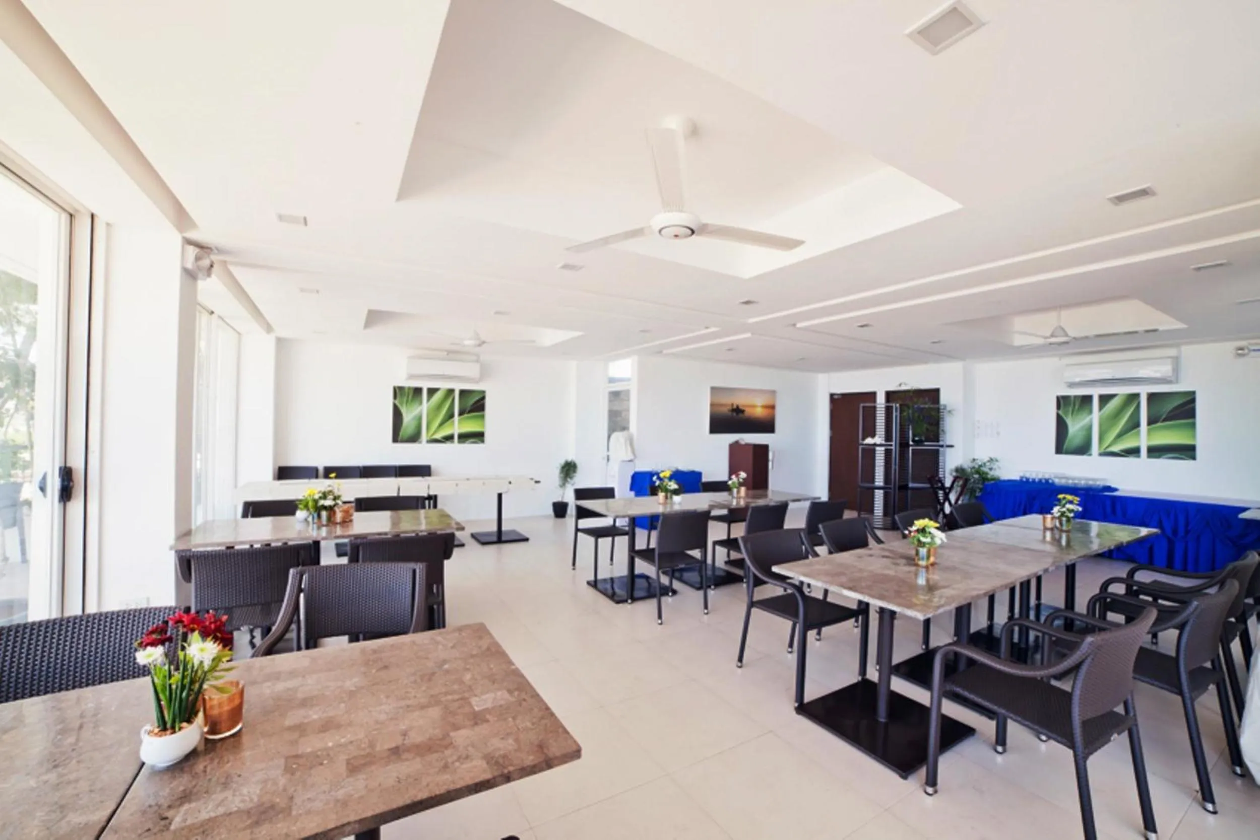 Restaurant/places to eat in Ocean Suites Bohol Boutique Hotel