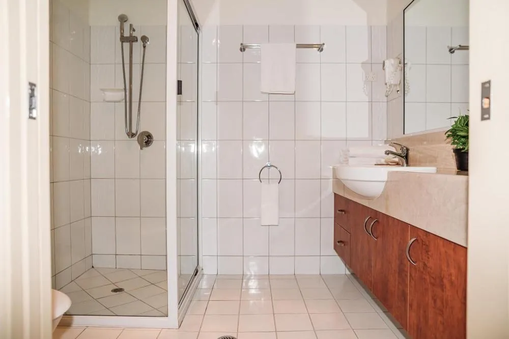 Bathroom in Kobbers Motor Inn