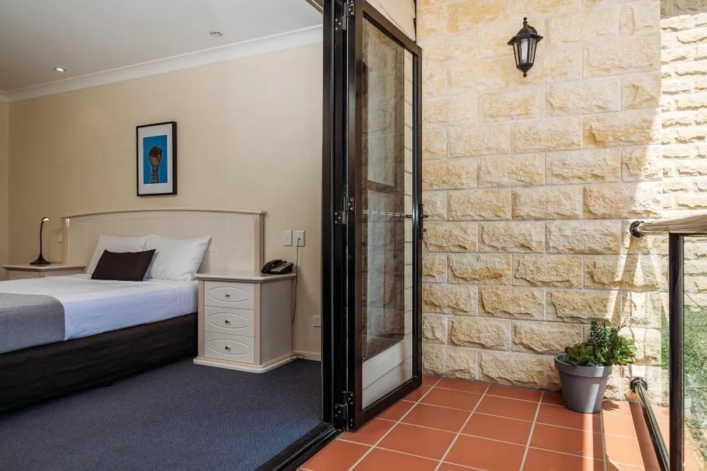 Balcony/Terrace, Bed in Kobbers Motor Inn