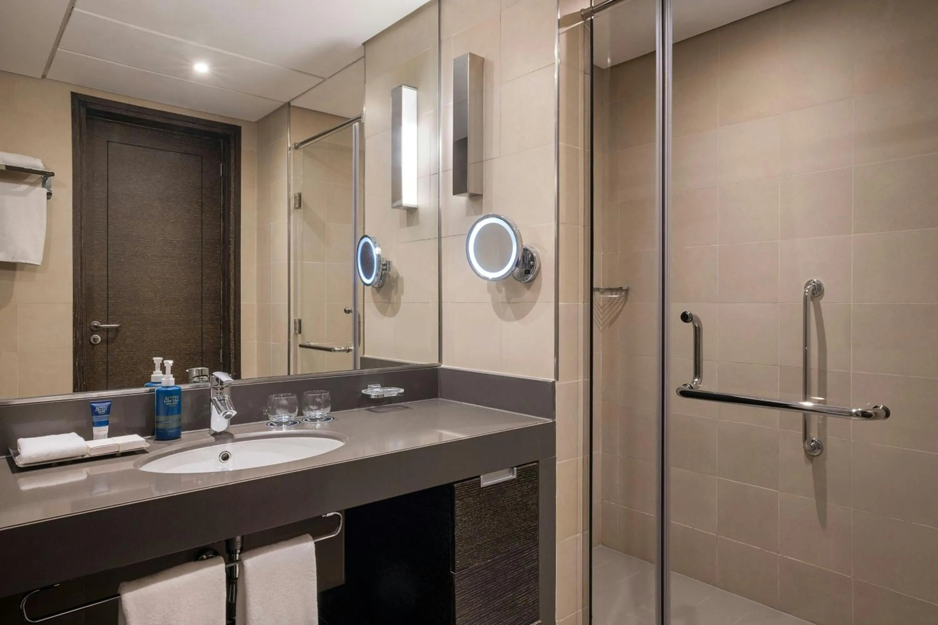 Photo of the whole room in Four Points by Sheraton Al Ain