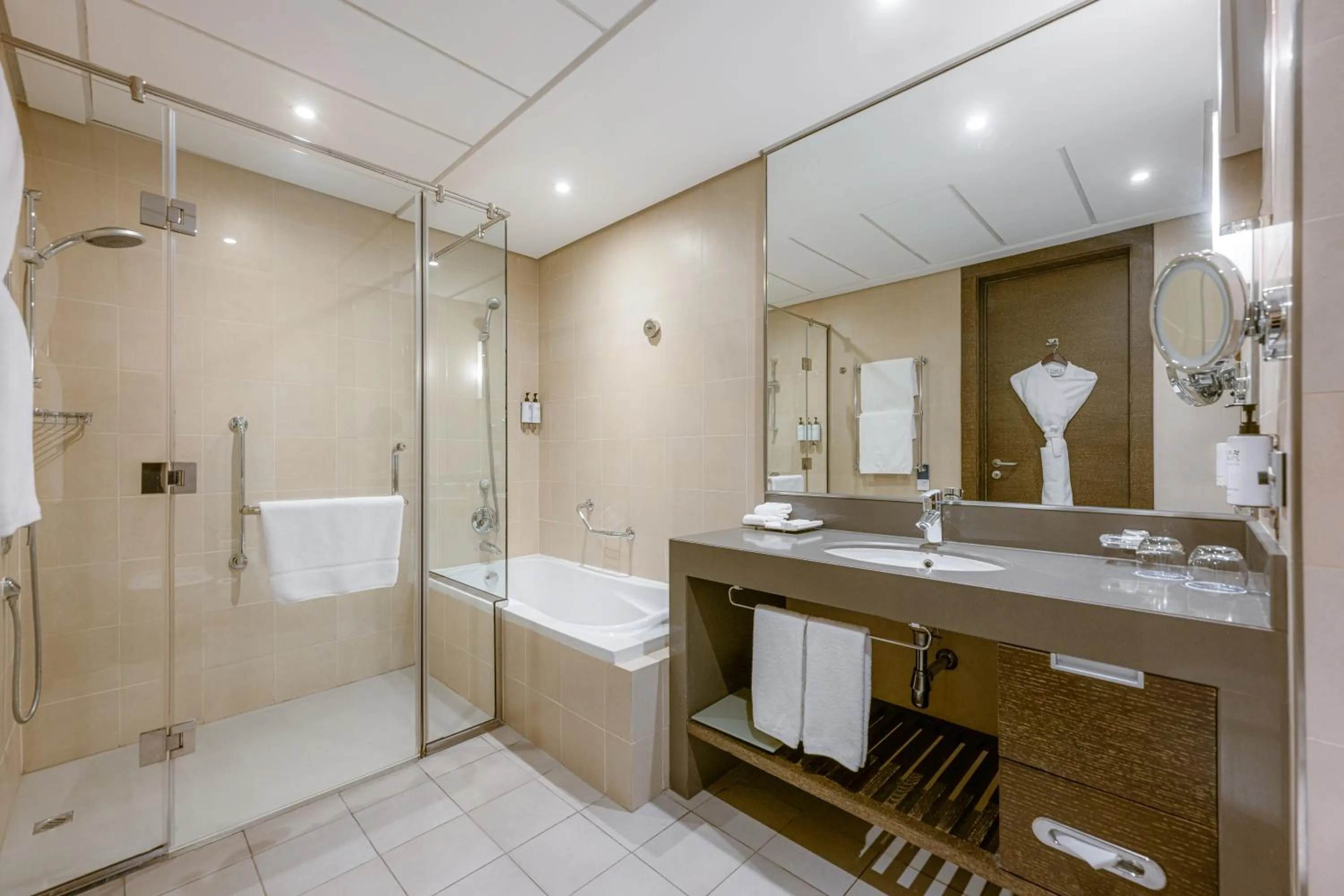 Shower in Four Points by Sheraton Al Ain