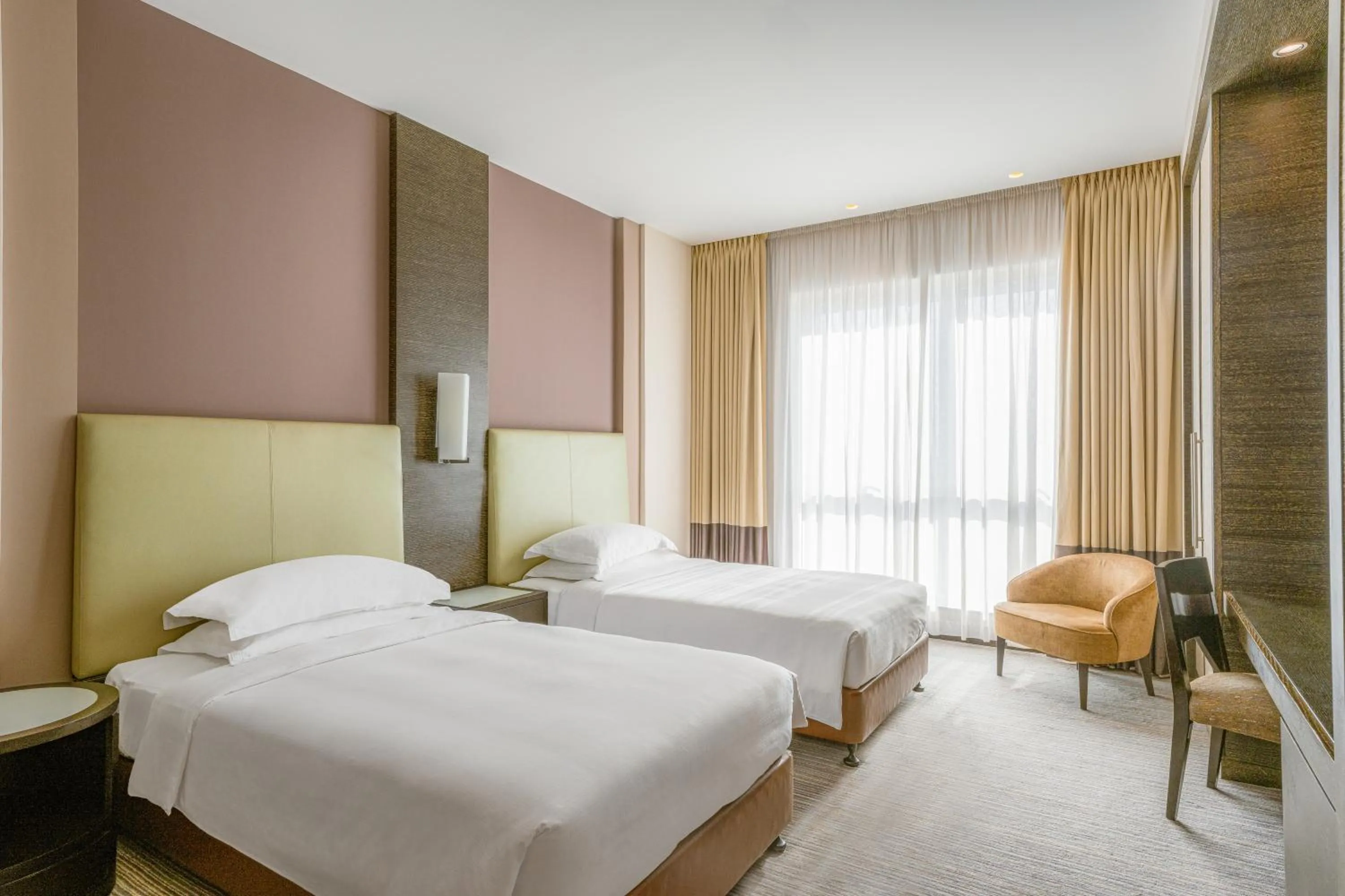 Bed in Four Points by Sheraton Al Ain