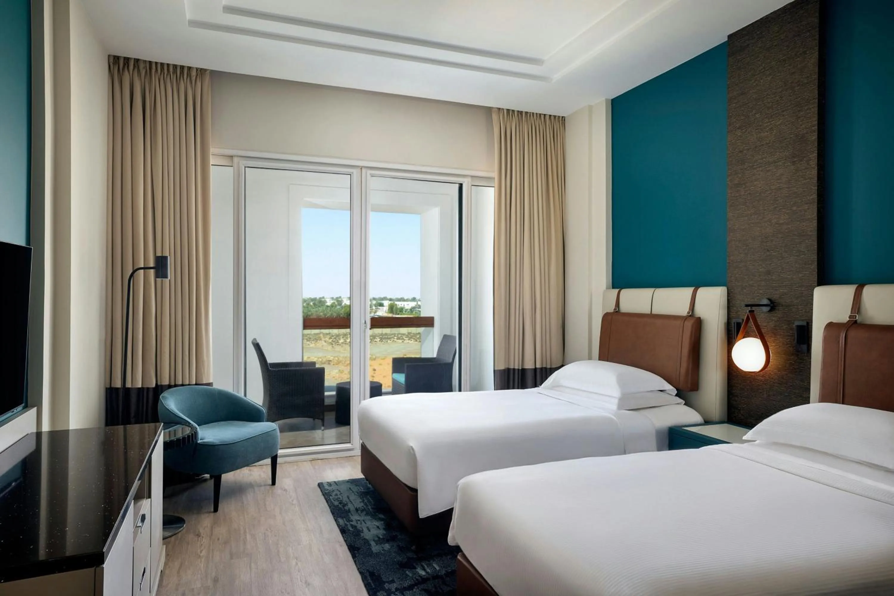 Photo of the whole room, Bed in Four Points by Sheraton Al Ain