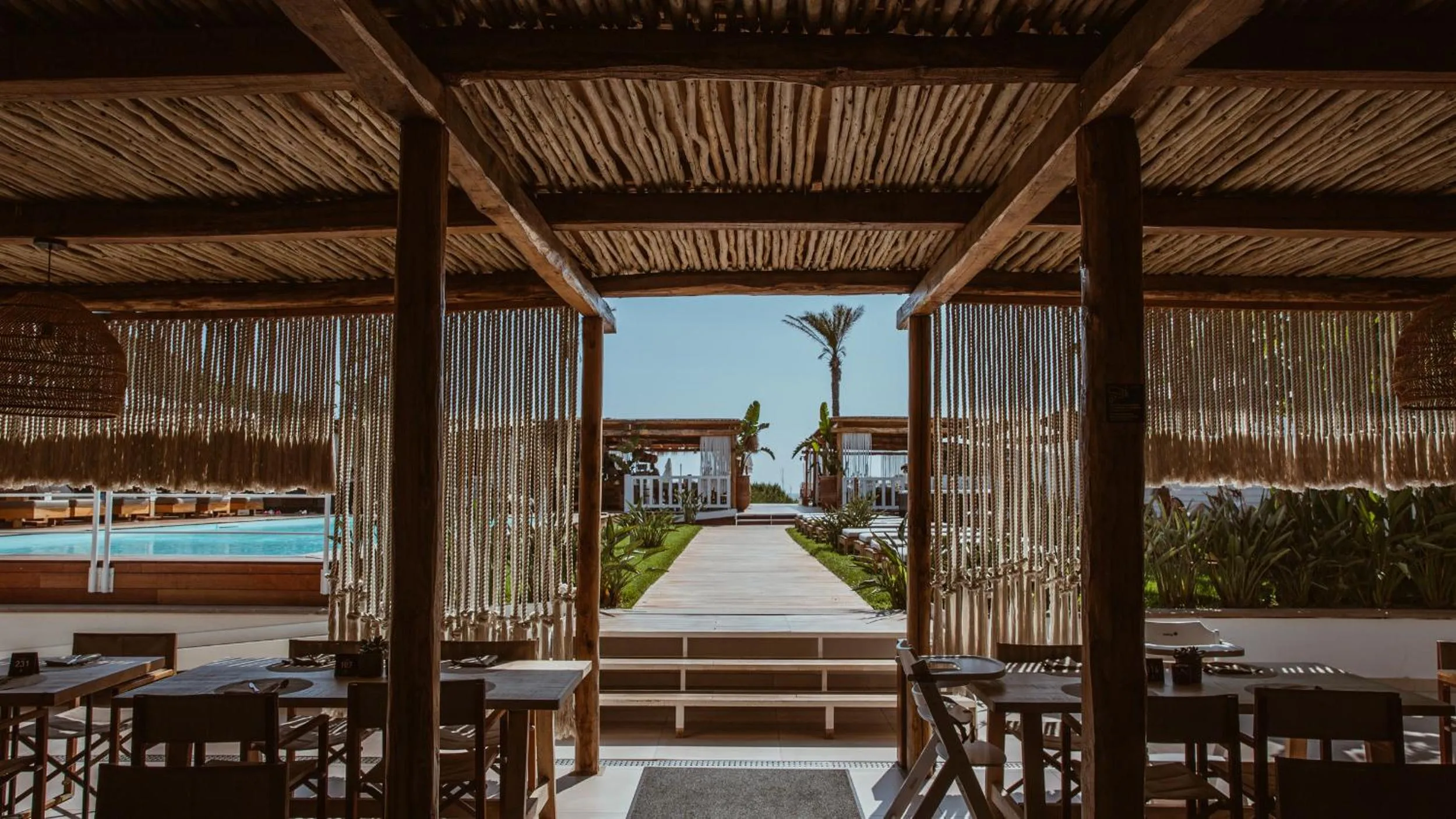 Restaurant/places to eat in Cumeja Beach Club & Hotel