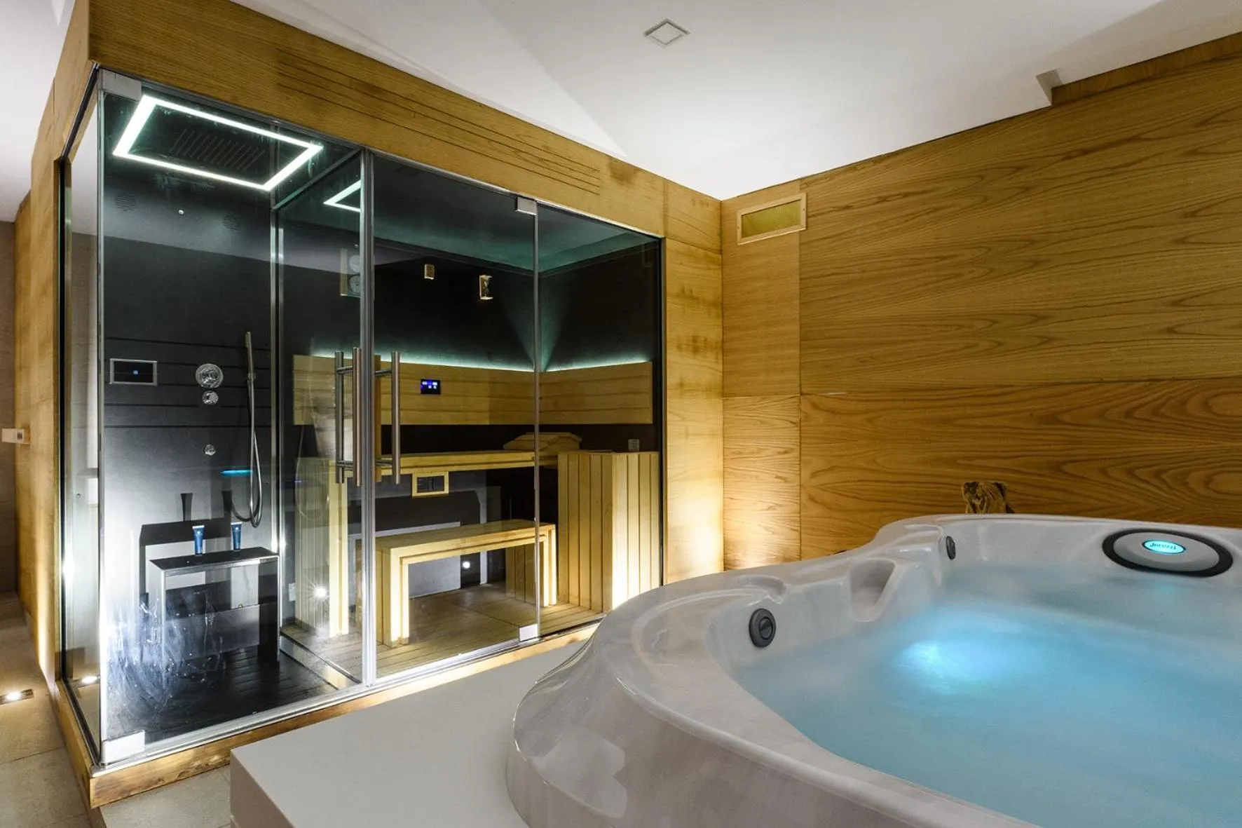 Hot Tub in Cumeja Beach Club & Hotel