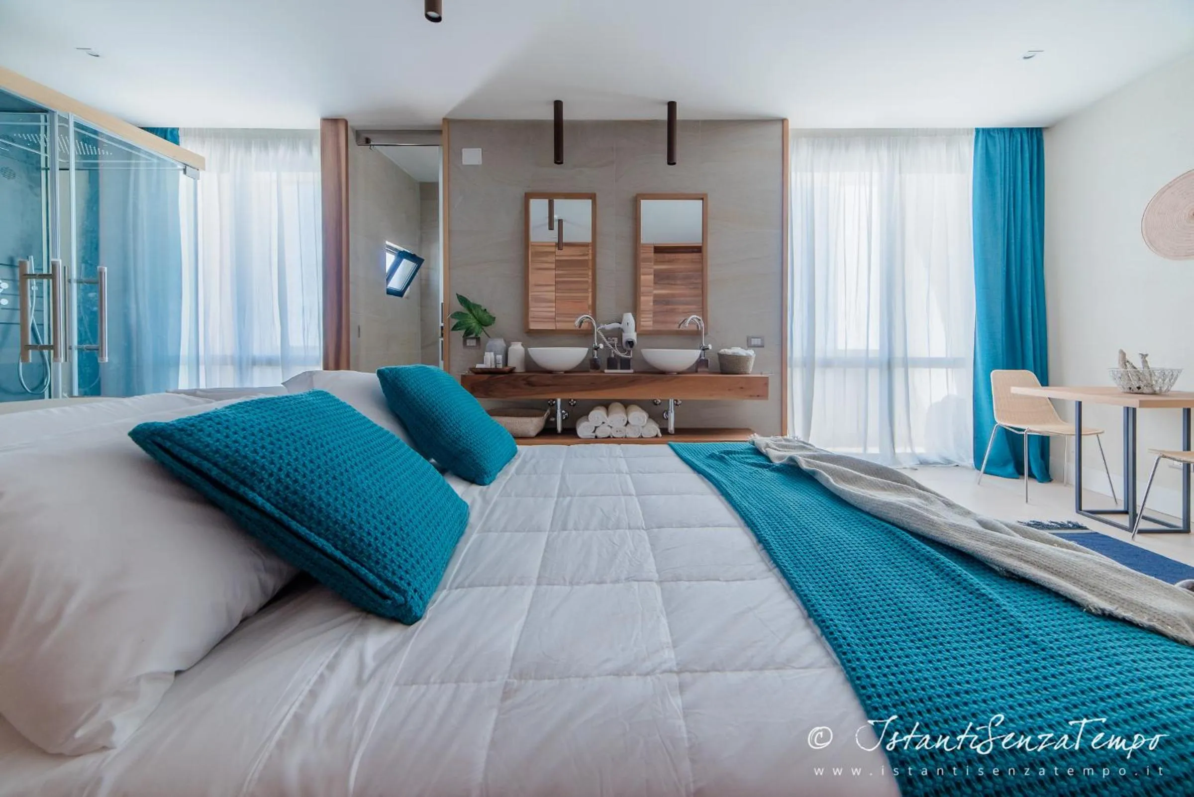 Photo of the whole room, Bed in Cumeja Beach Club & Hotel