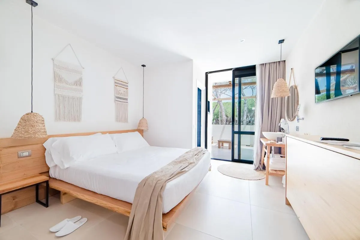 Photo of the whole room, Bed in Cumeja Beach Club & Hotel