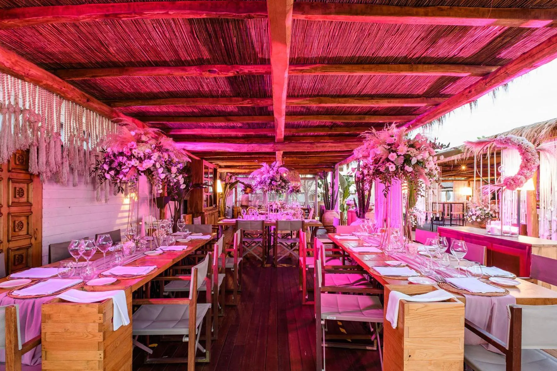 Restaurant/places to eat in Cumeja Beach Club & Hotel