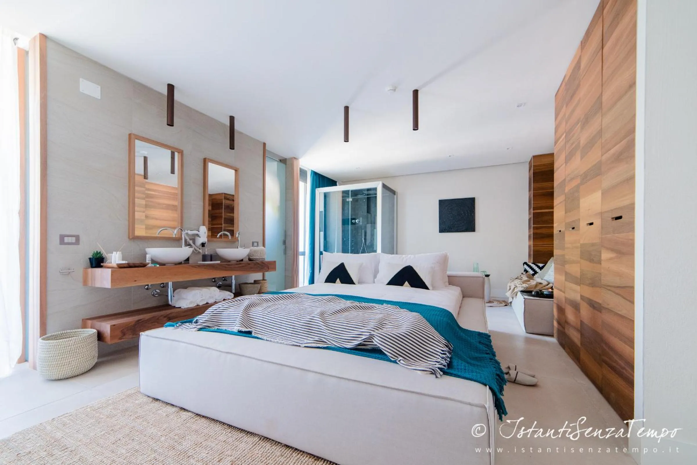 Photo of the whole room, Bed in Cumeja Beach Club & Hotel