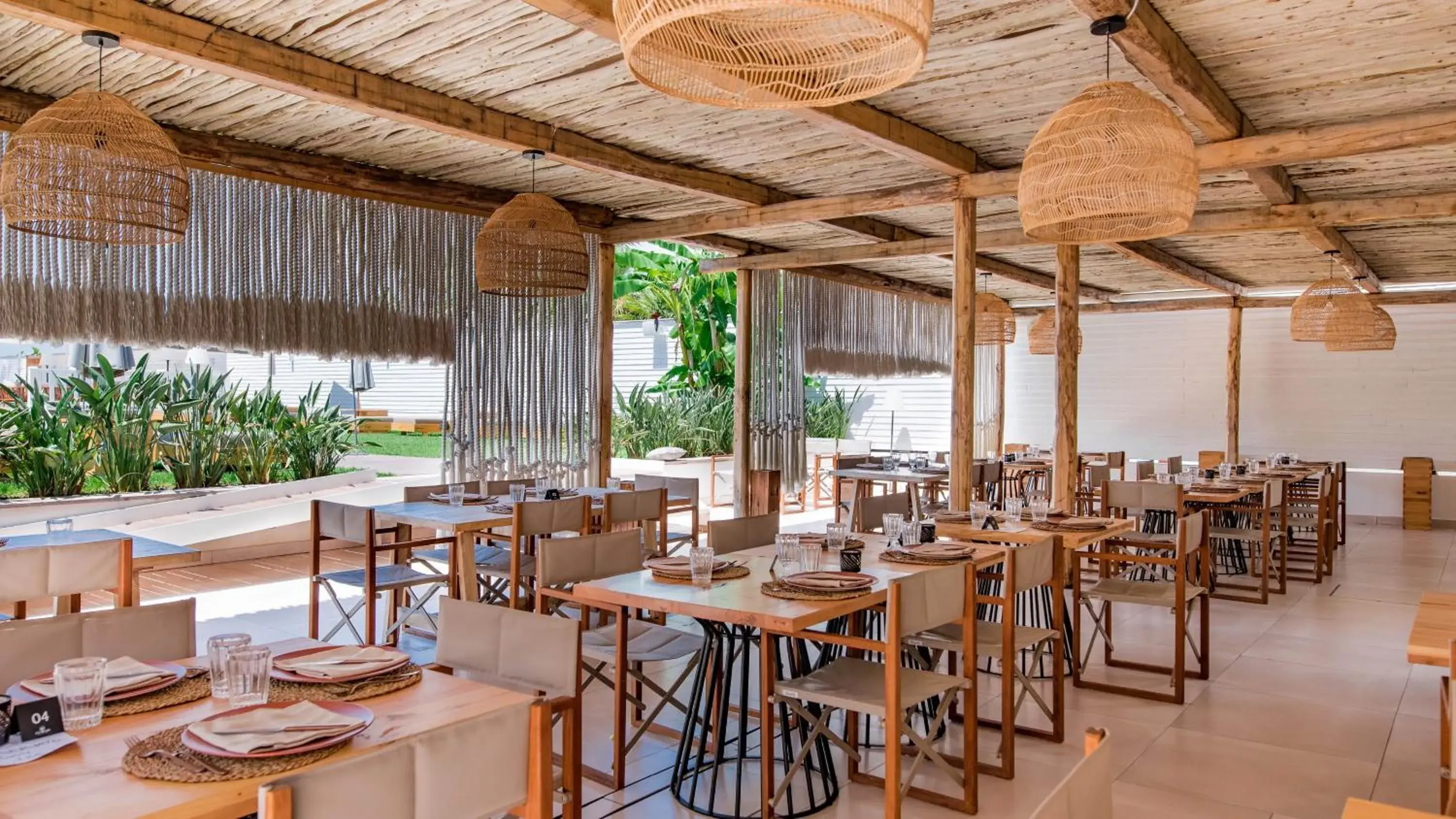 Restaurant/places to eat in Cumeja Beach Club & Hotel Restaurant/places to eat in Cumeja Beach Club & Hotel