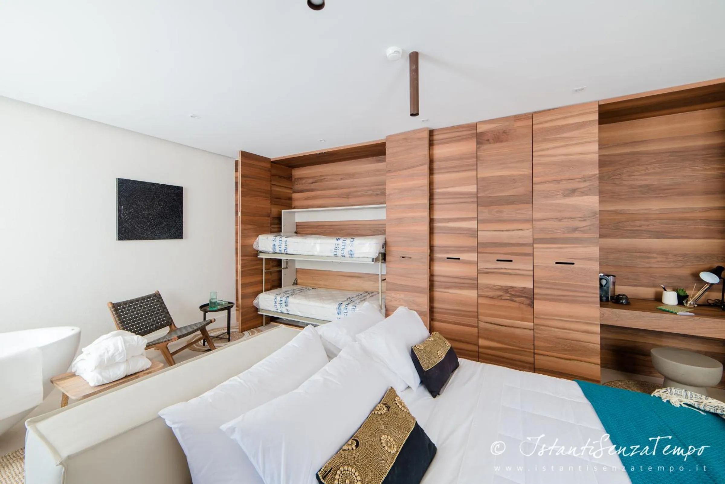 Photo of the whole room, Bed in Cumeja Beach Club & Hotel