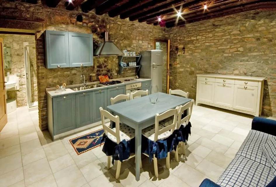 Kitchen or kitchenette in Aiceltis