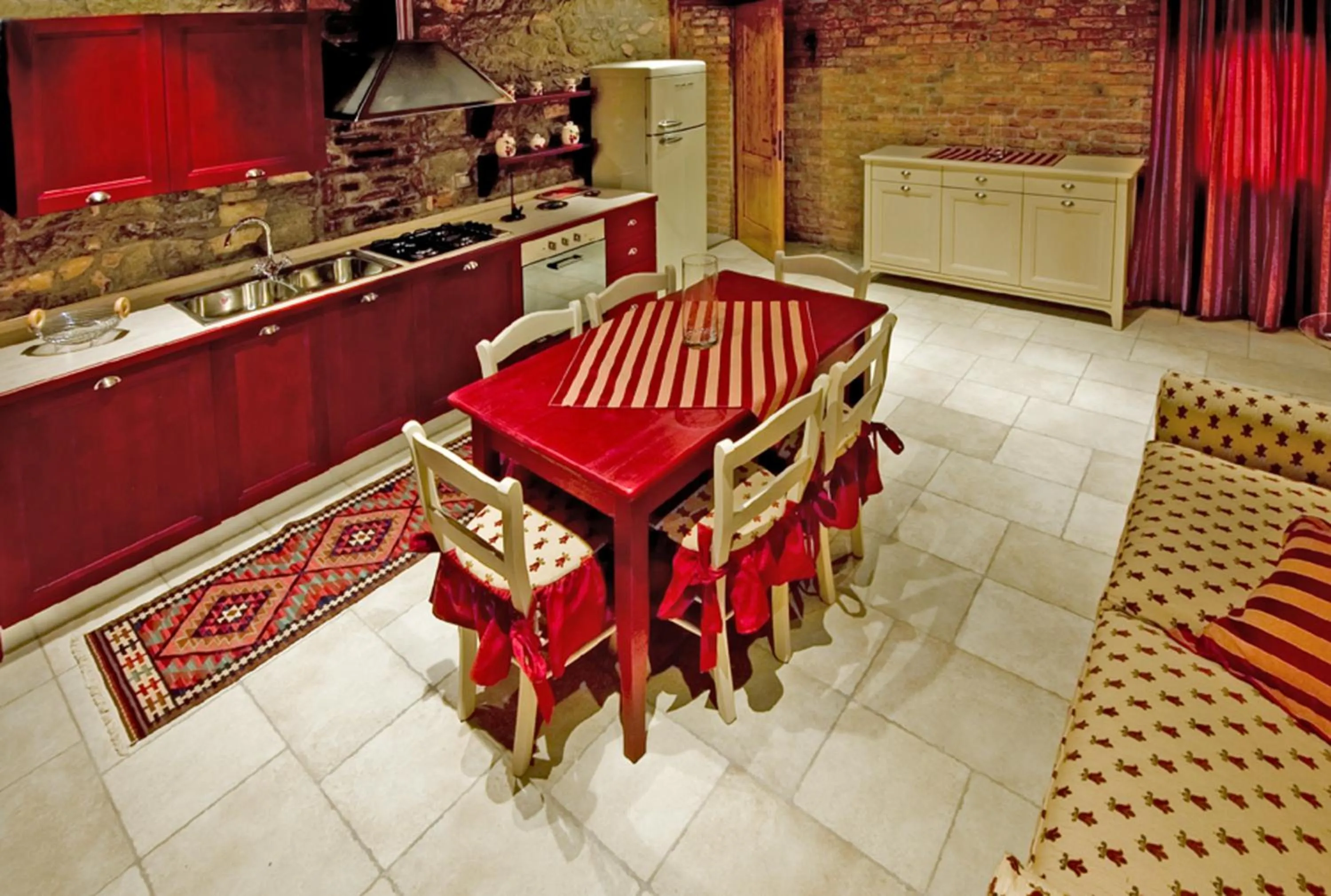 Kitchen or kitchenette in Aiceltis