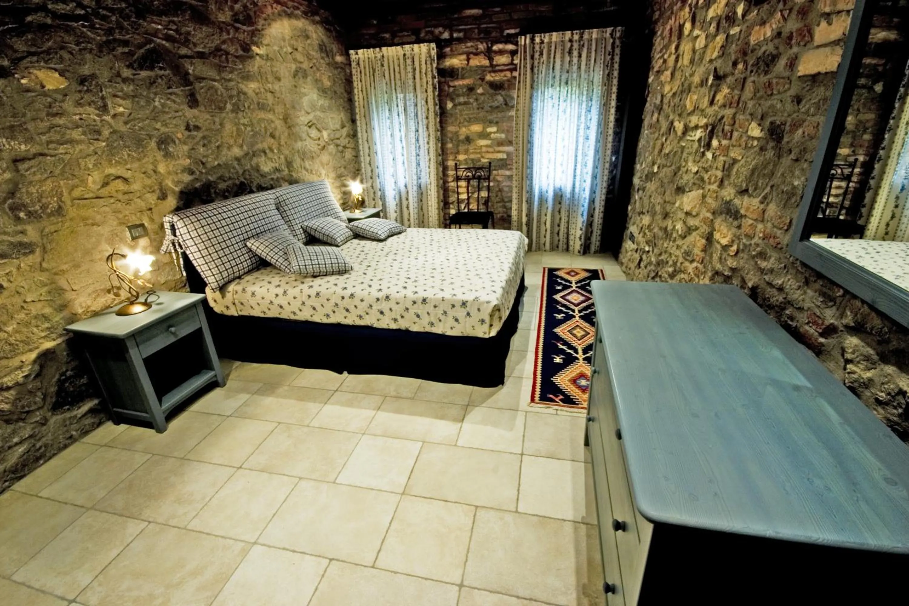 Photo of the whole room, Bed in Aiceltis