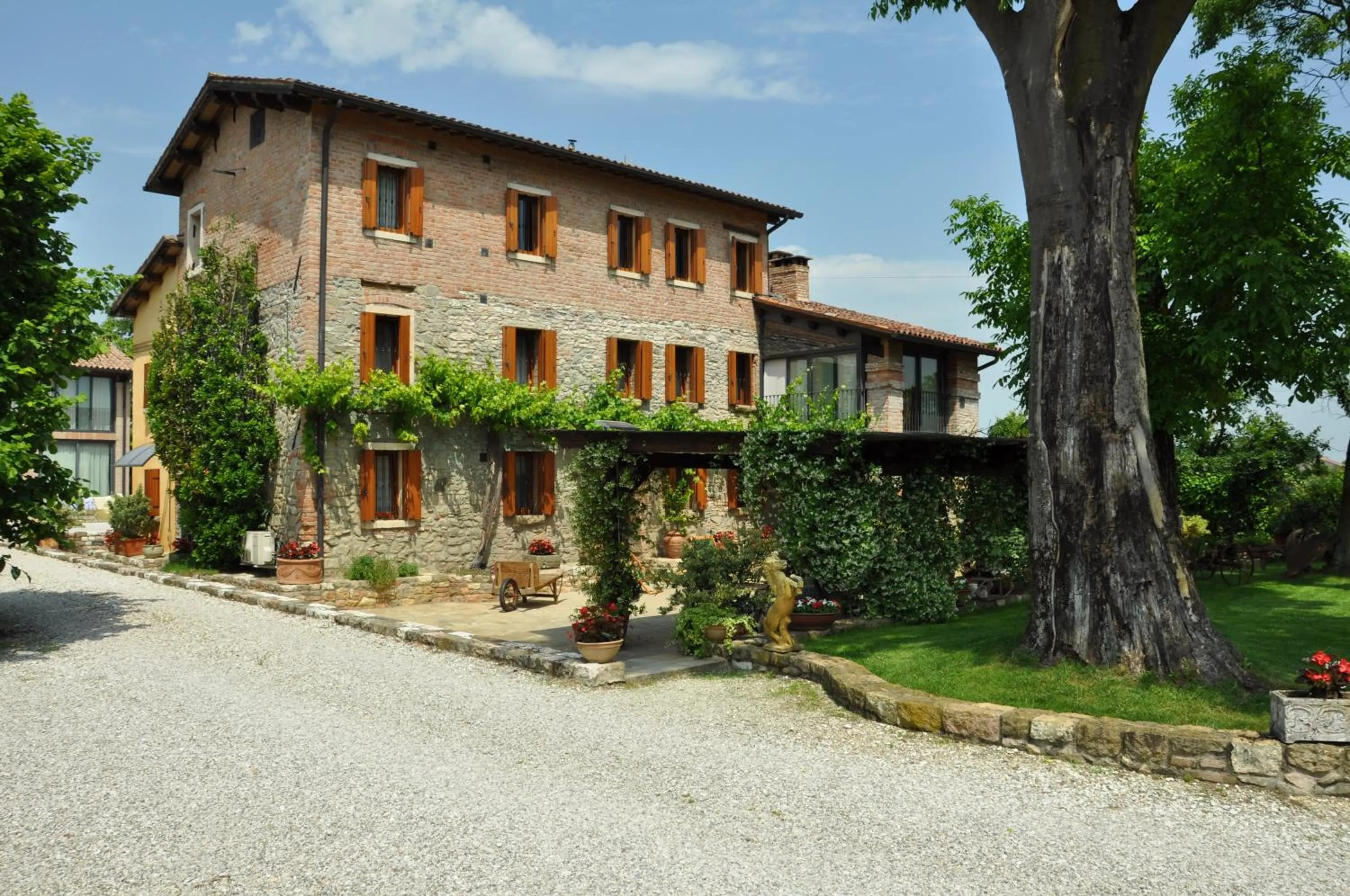 Property building in Aiceltis