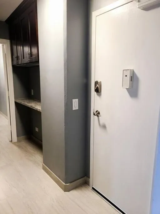 Lovely Condo 2 Bedrooms, 2 bathrooms, free 1 Parking at Waikiki Beach