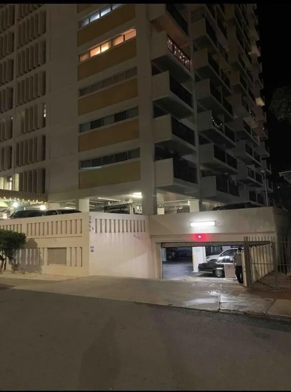 Lovely Condo 2 Bedrooms, 2 bathrooms, free 1 Parking at Waikiki Beach