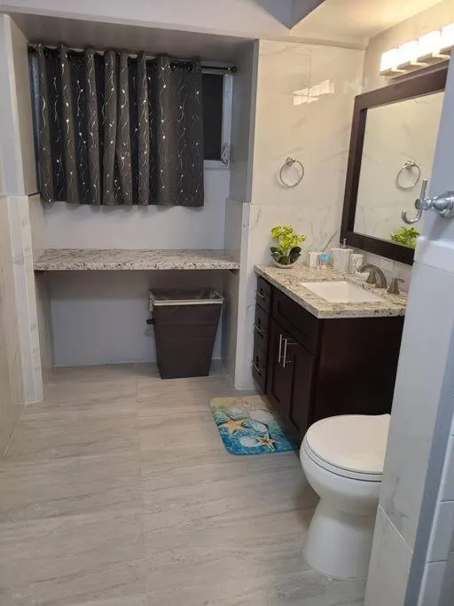 Lovely Condo 2 Bedrooms, 2 bathrooms, free 1 Parking at Waikiki Beach