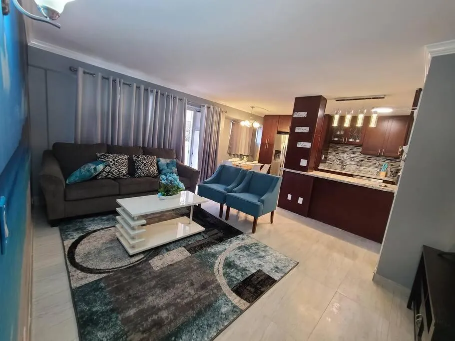 Lovely Condo 2 Bedrooms, 2 bathrooms, free 1 Parking at Waikiki Beach