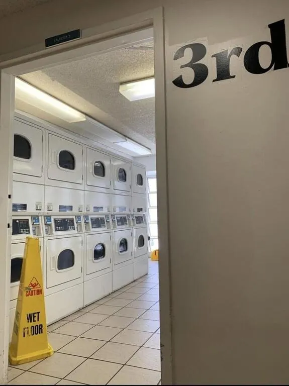 Lovely Condo 2 Bedrooms, 2 bathrooms, free 1 Parking at Waikiki Beach