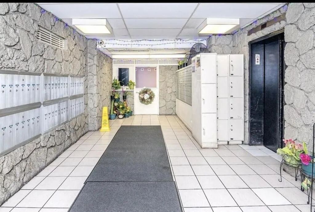 Lovely Condo 2 Bedrooms, 2 bathrooms, free 1 Parking at Waikiki Beach