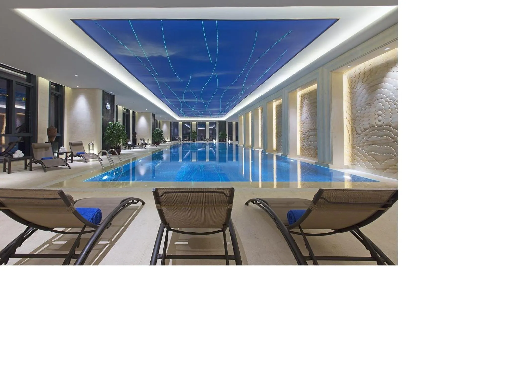 Swimming pool in Wanda Vista Tianjin