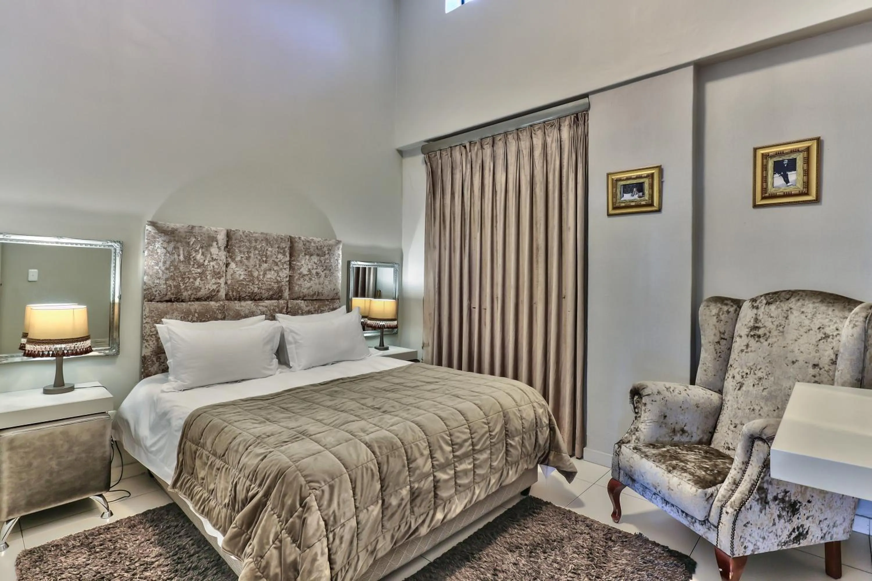 Bed in Heritage Square Apartments