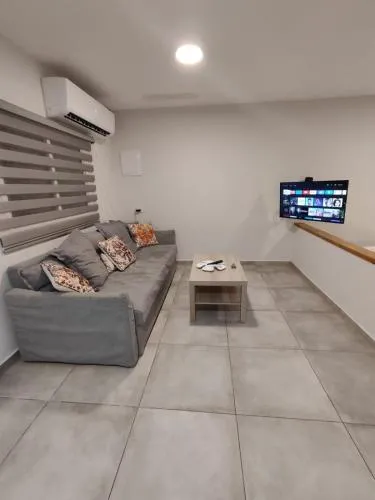 Michael's- A Lovely Studio Apartment