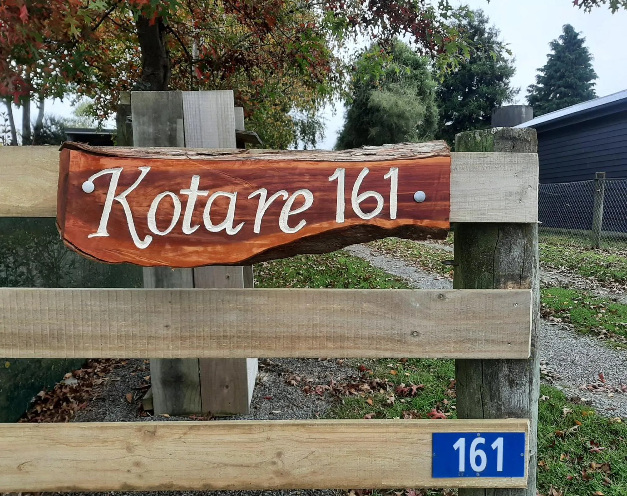 Facade/entrance in Kotare BandB