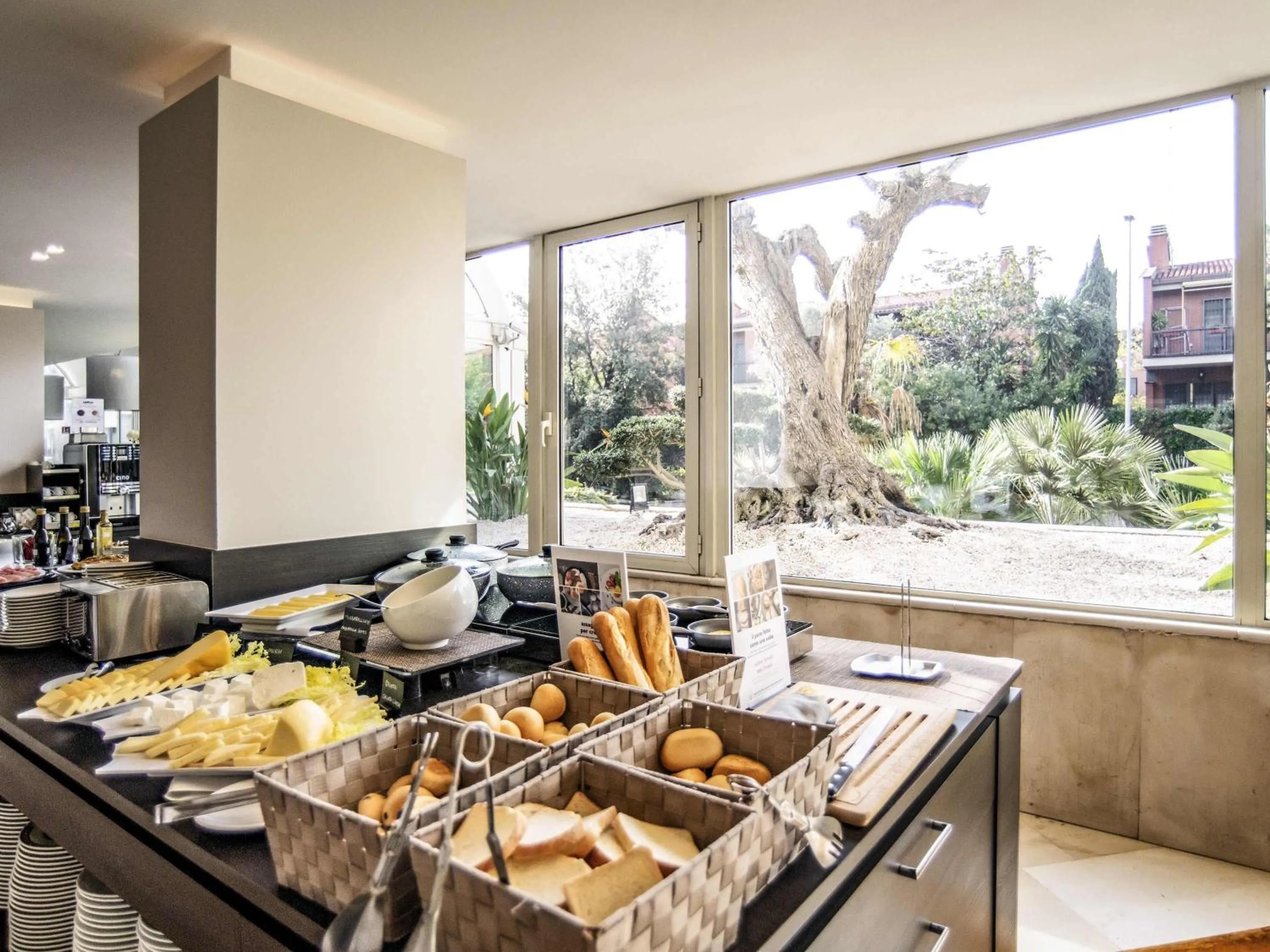 Breakfast in Mercure Roma West