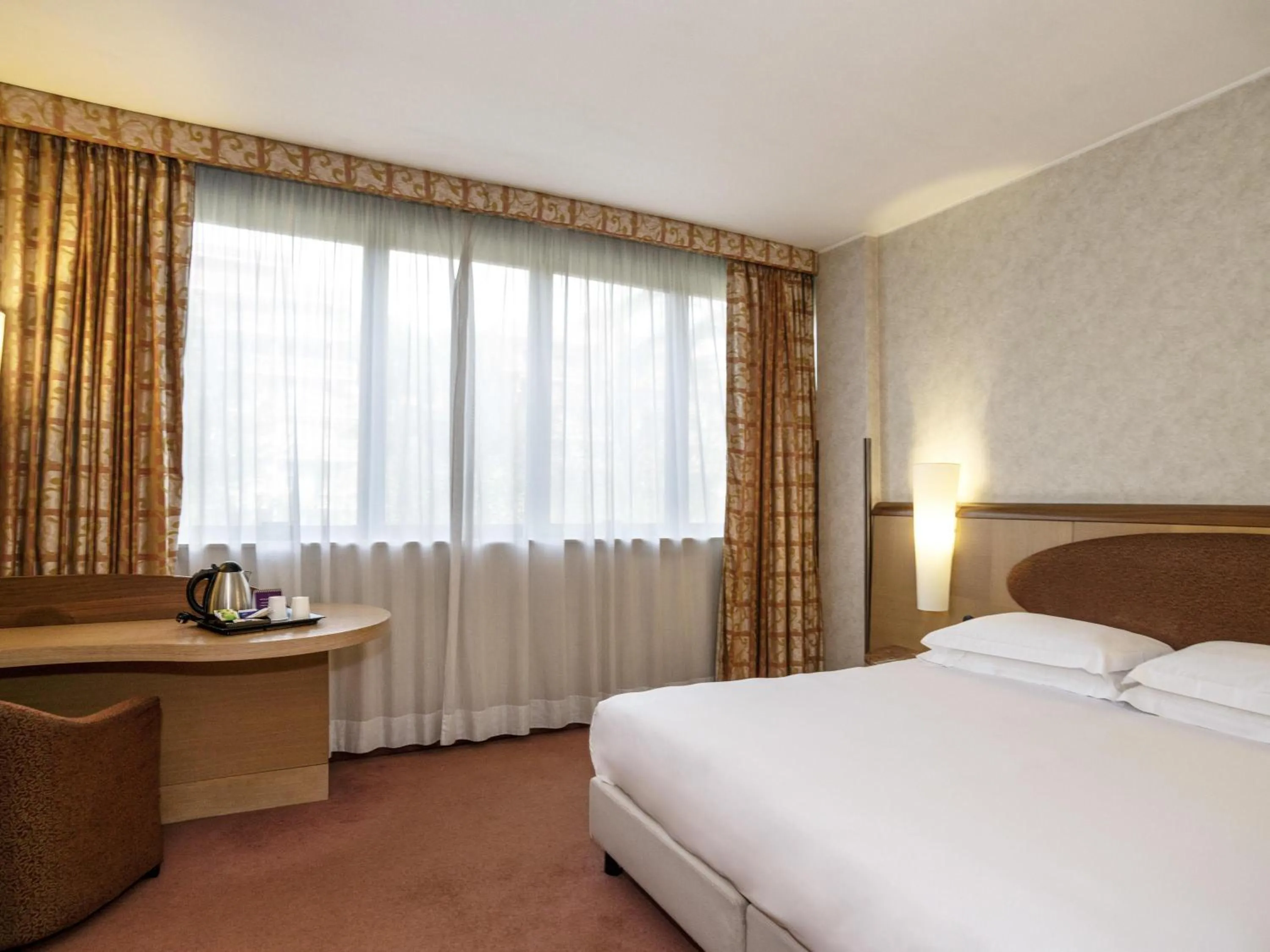 Bedroom, Bed in Mercure Roma West