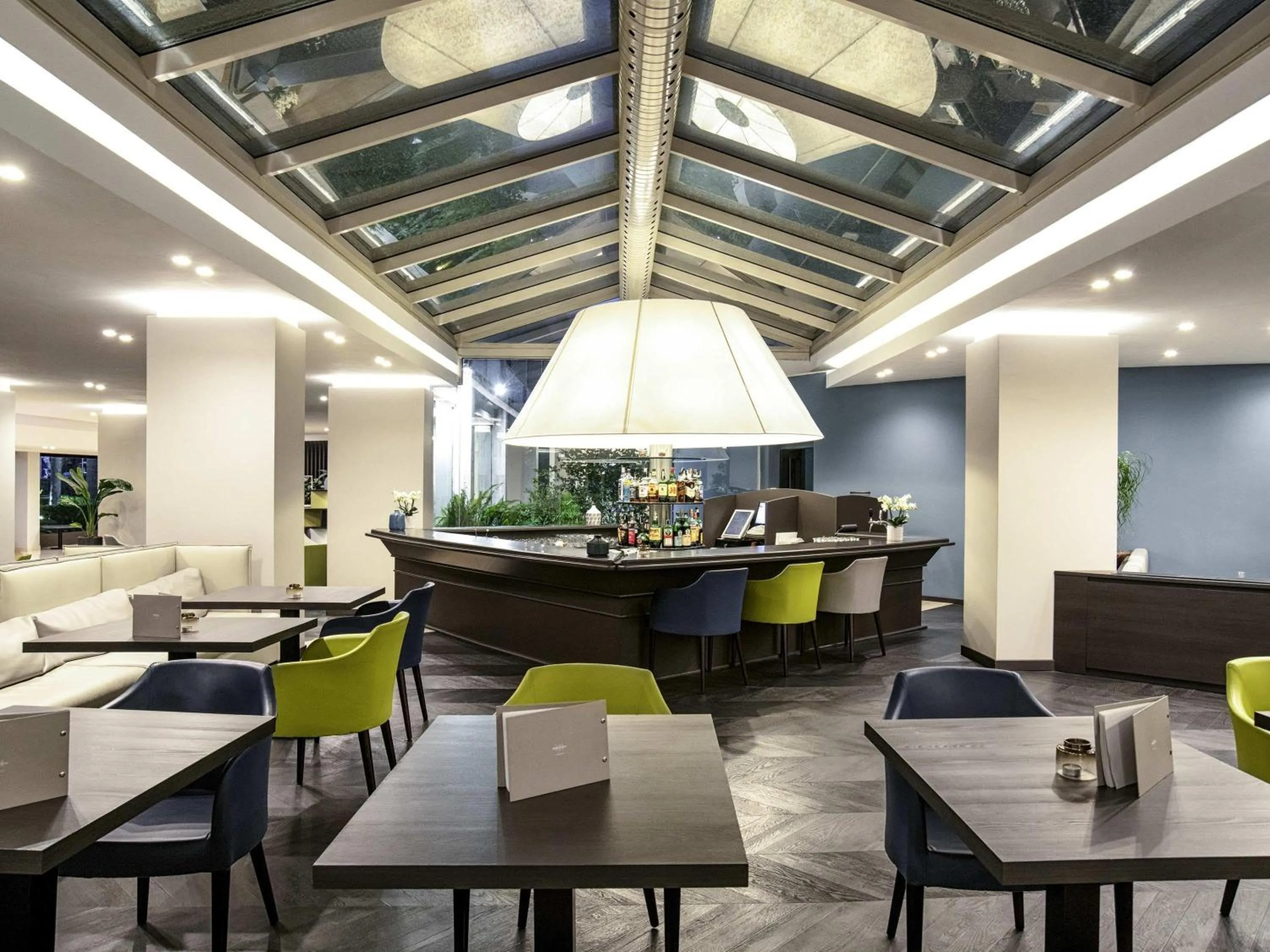 Lounge or bar in Mercure Roma West