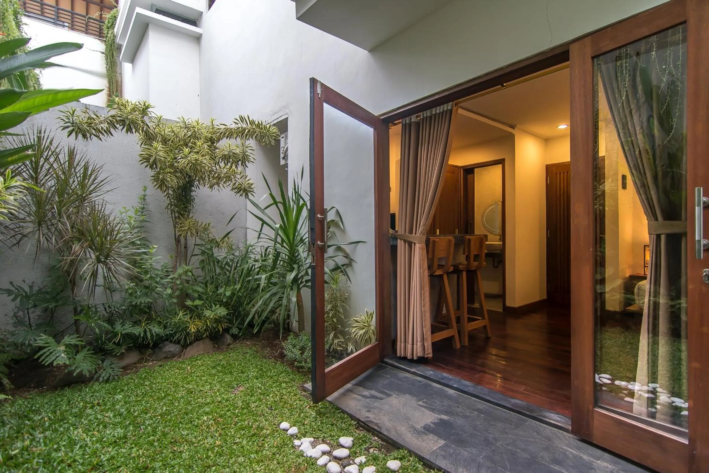 Garden in Delu Villas & Suite