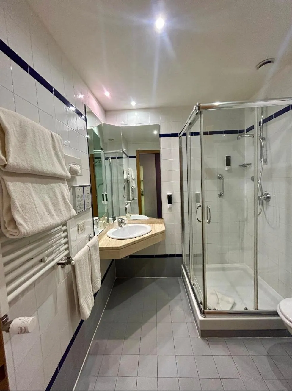 Bathroom in GP Hotel