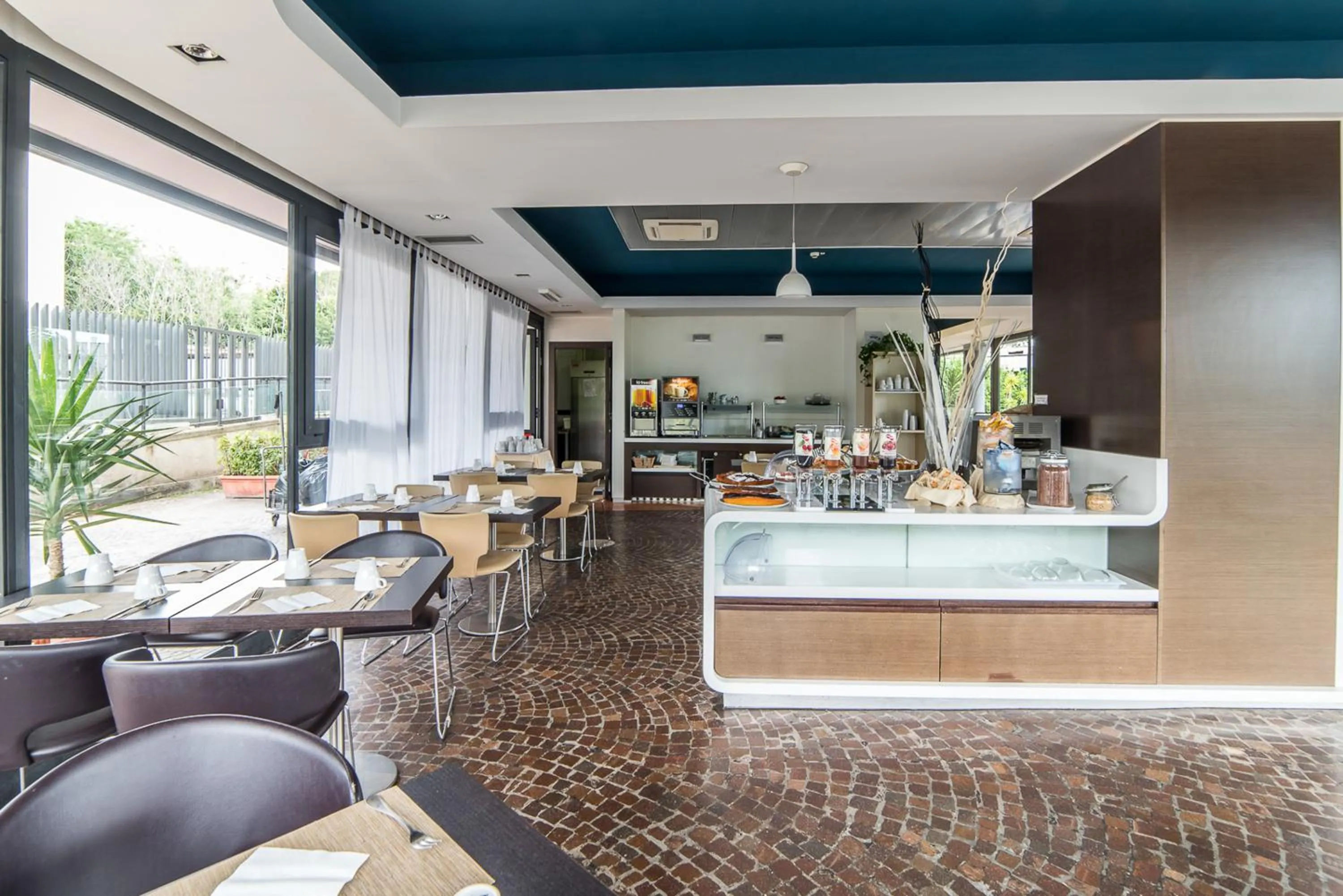 Restaurant/places to eat in Sotel Nomentana Roma