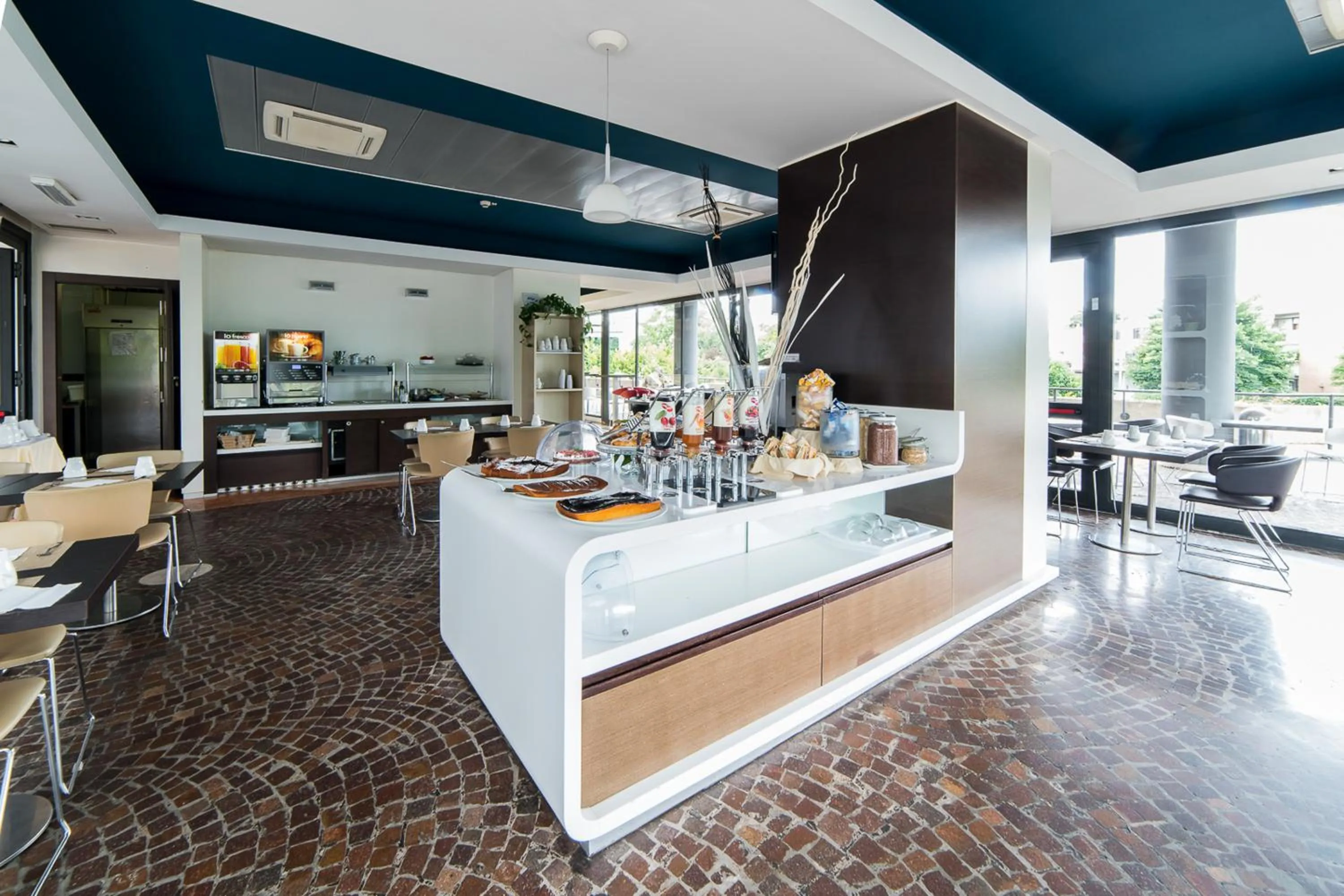 Restaurant/places to eat in Sotel Nomentana Roma