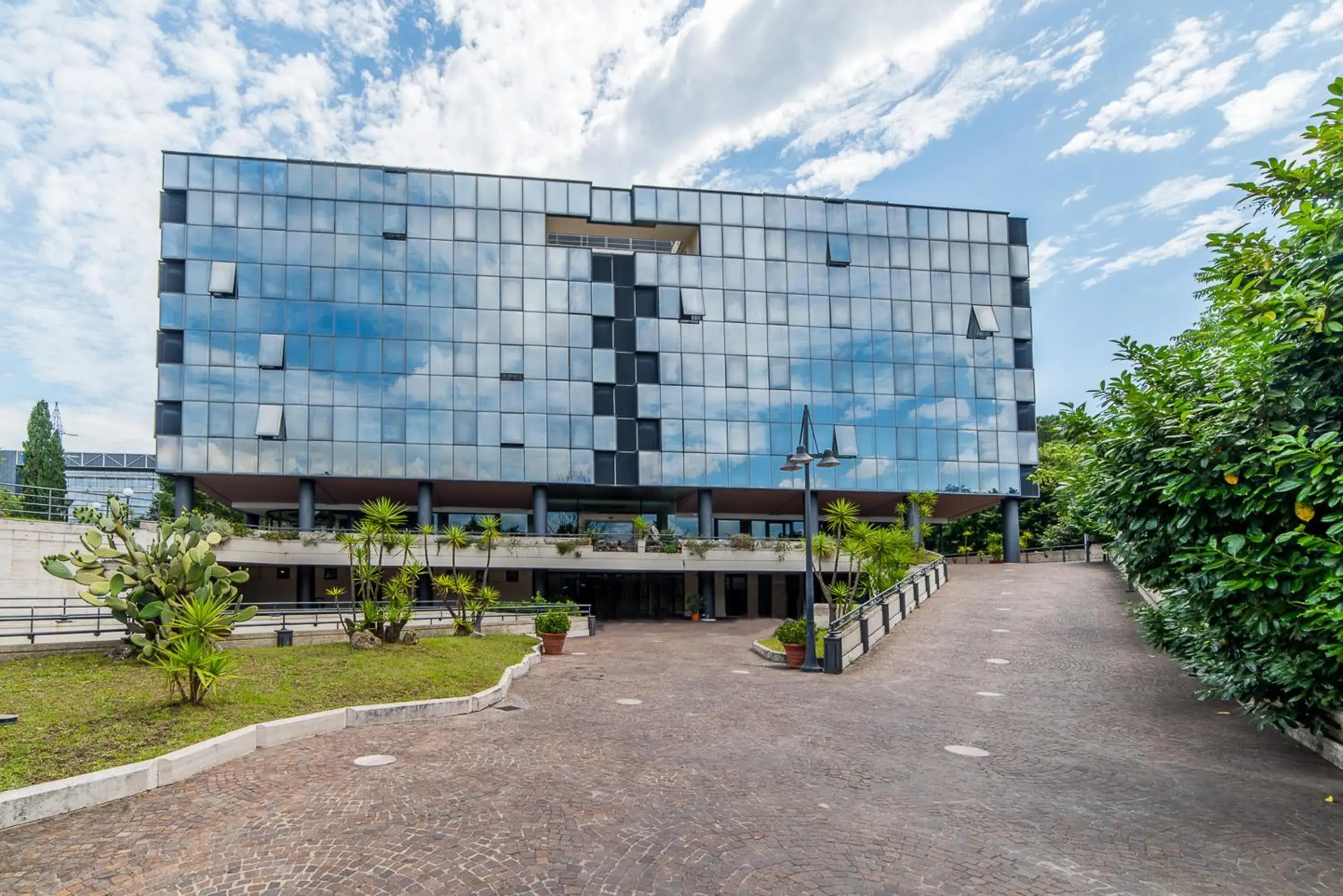 Facade/entrance in Sotel Nomentana Roma Facade/entrance in Sotel Nomentana Roma