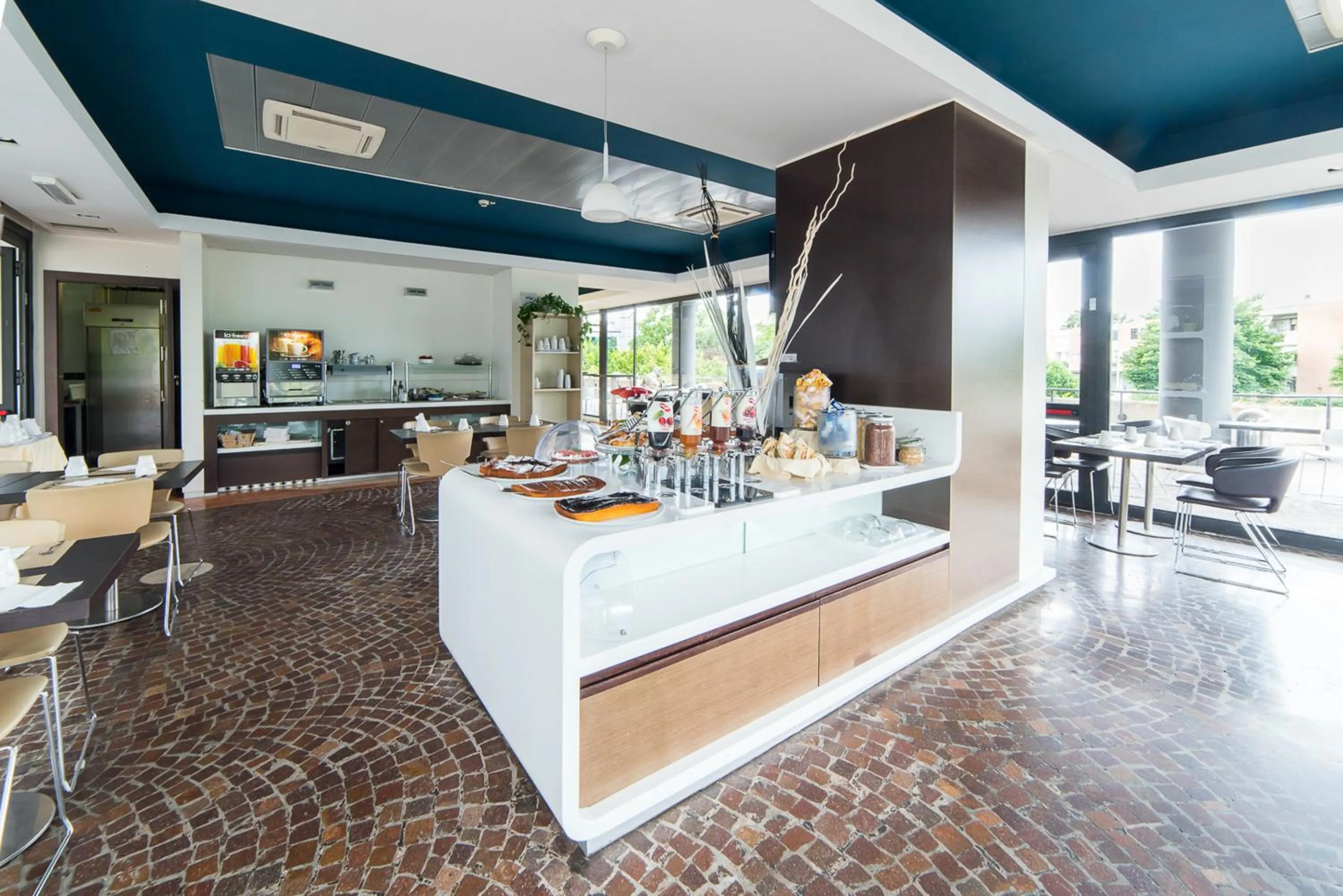 Restaurant/places to eat in Sotel Nomentana Roma