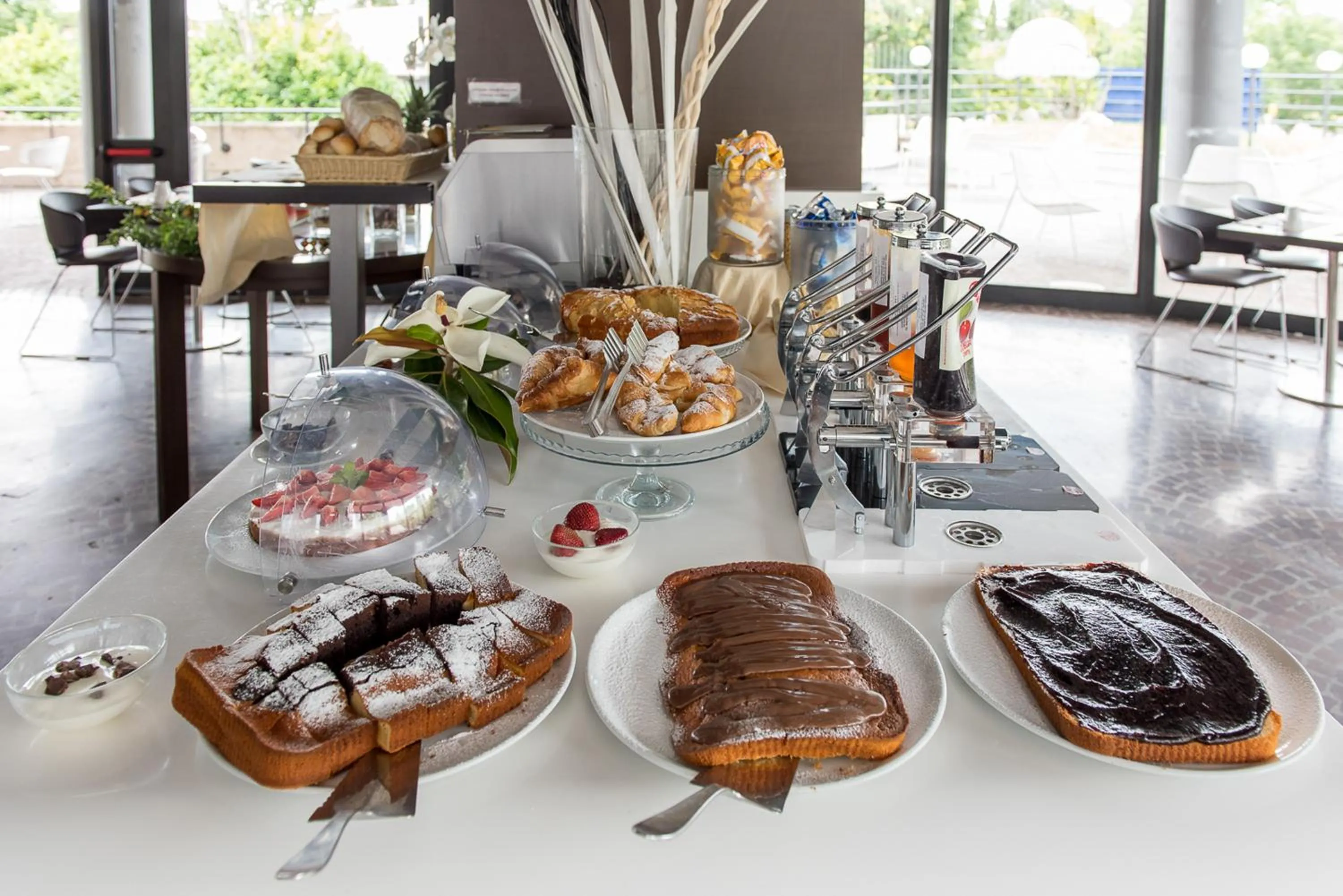 Buffet breakfast in Sotel Nomentana Roma