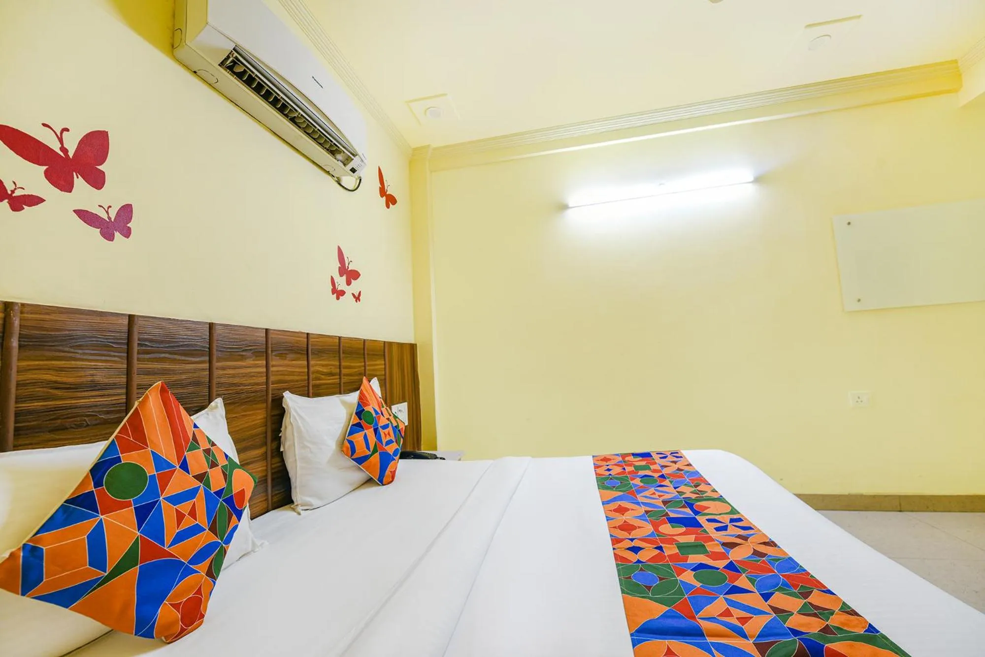 Bed in FabHotel Ishtara Auberge - Nr Yashobhoomi Convention Centre