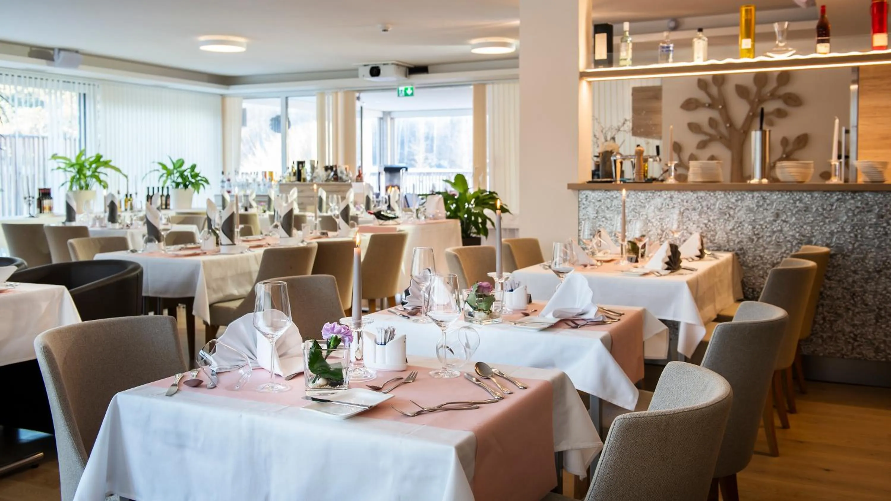 Restaurant/places to eat in R&R Residenzen HOTEL