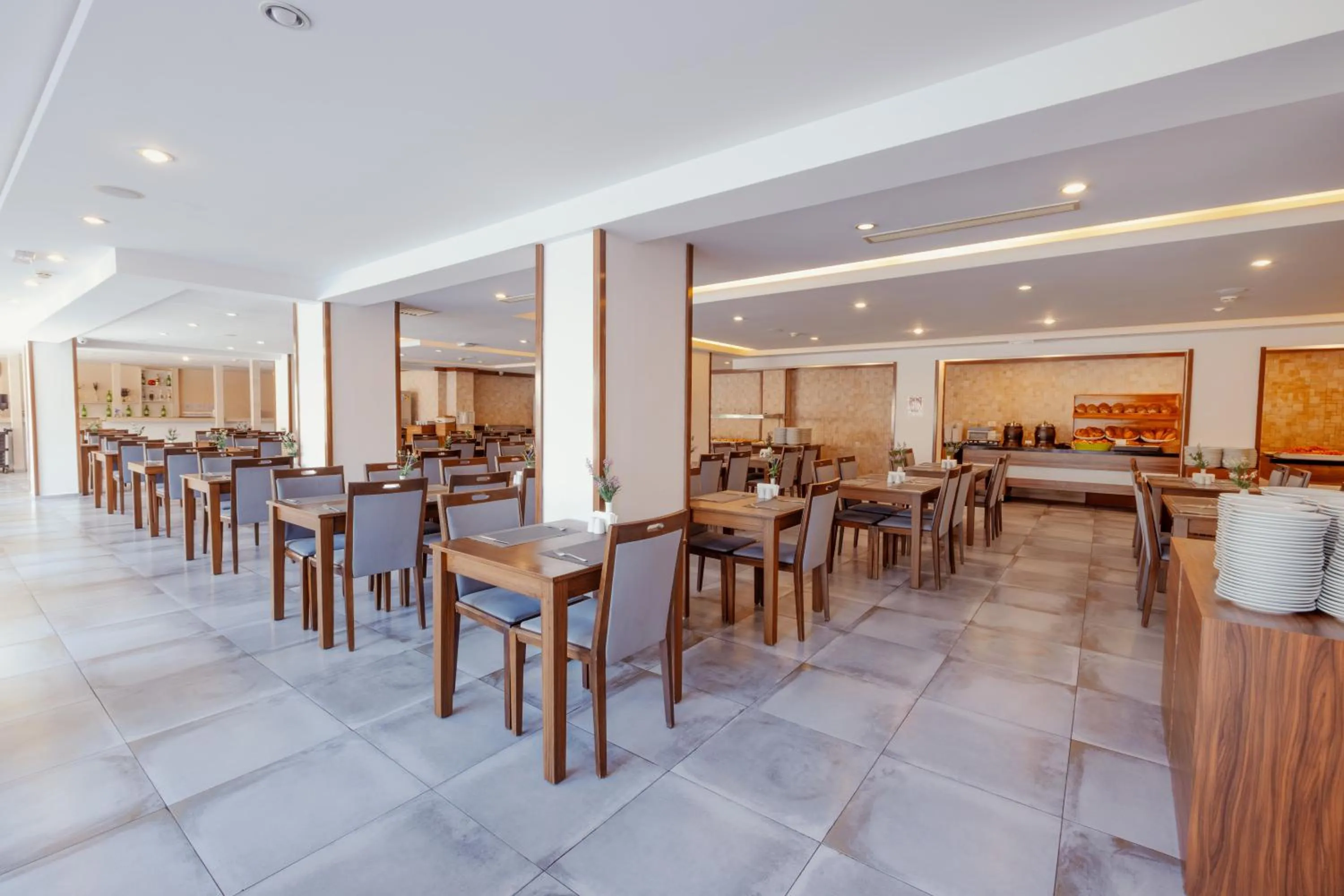 Restaurant/places to eat in Sun Beach Park Hotel