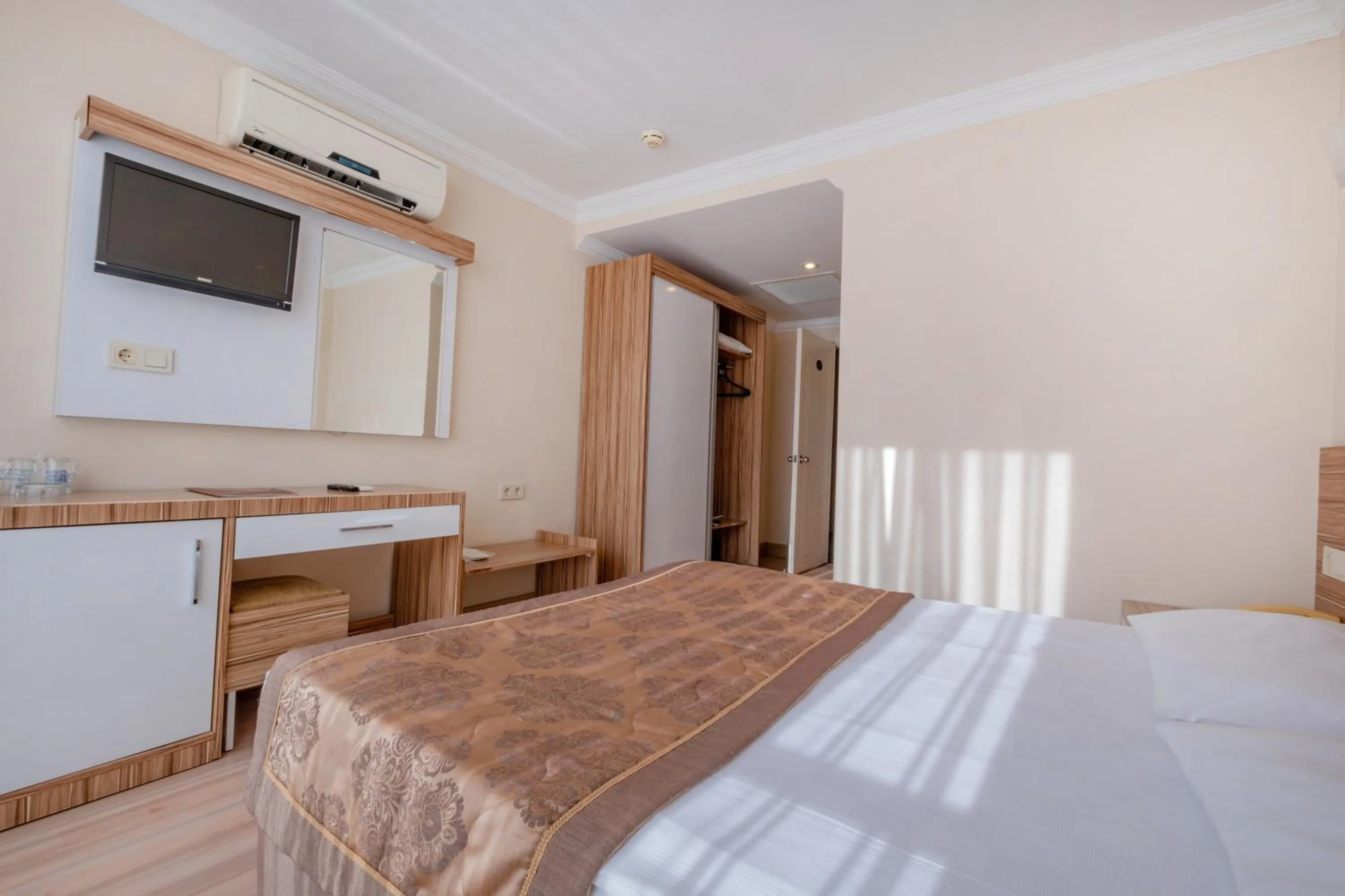 Photo of the whole room, Bed in Sun Beach Park Hotel