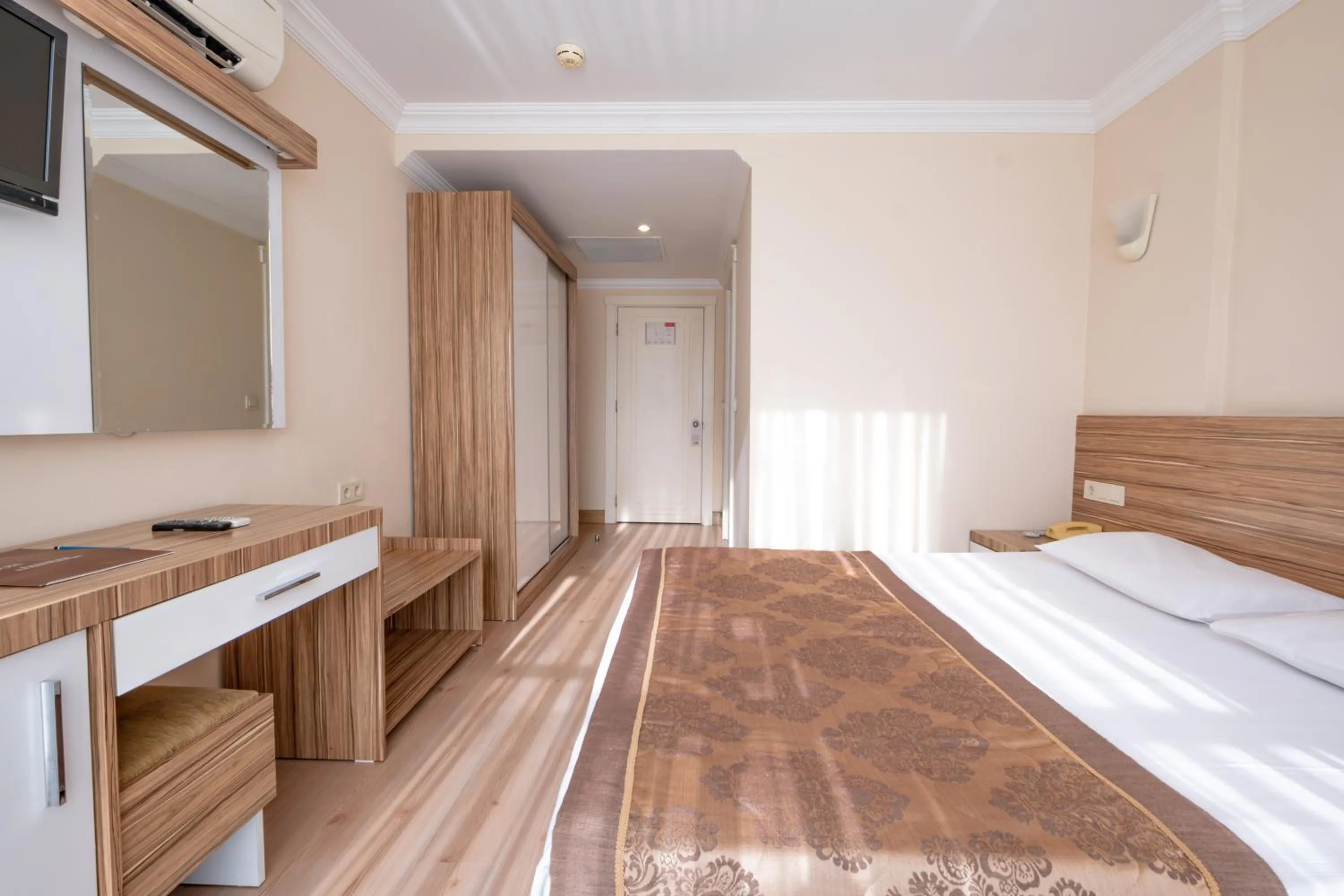 Photo of the whole room, Bed in Sun Beach Park Hotel
