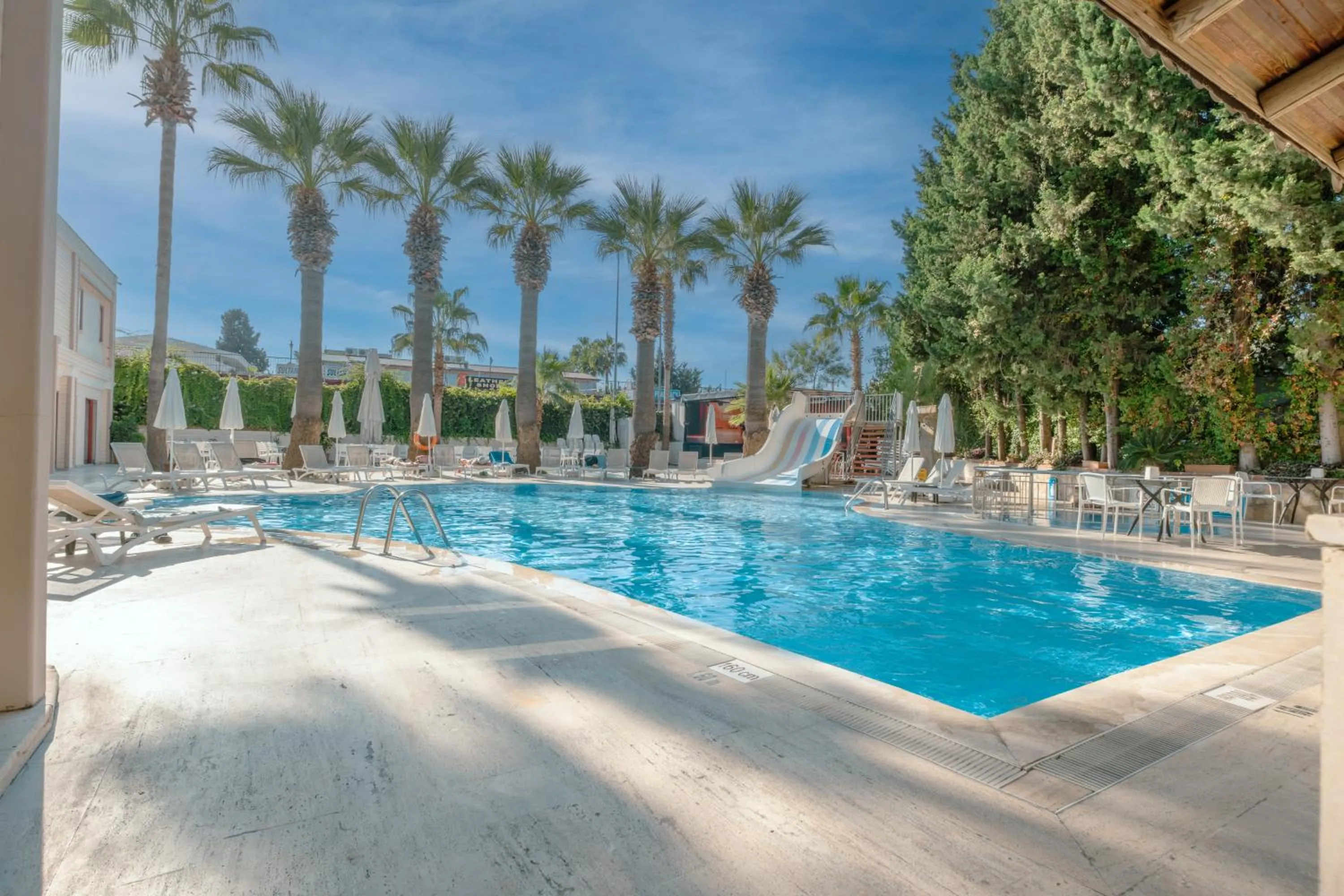 Swimming pool in Sun Beach Park Hotel