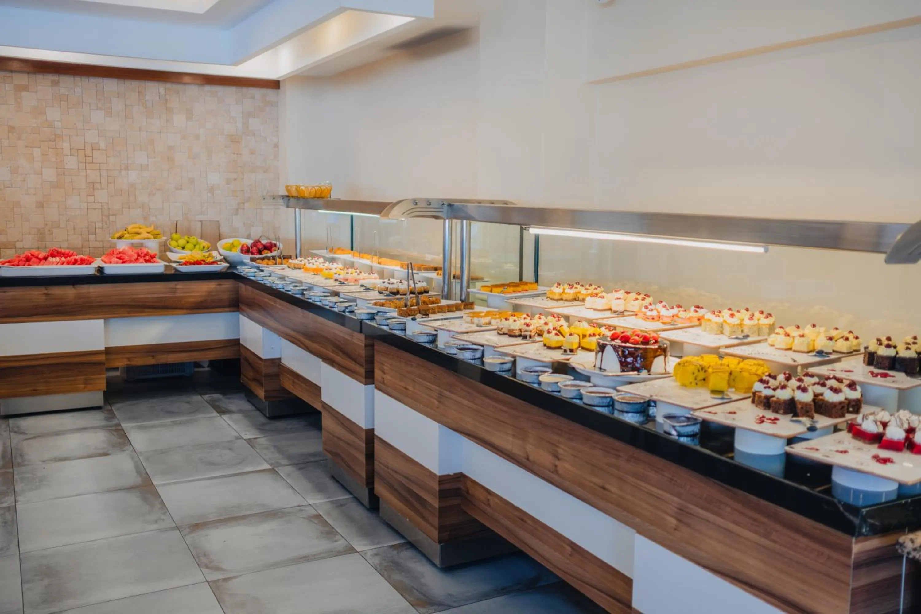 Food in Sun Beach Park Hotel