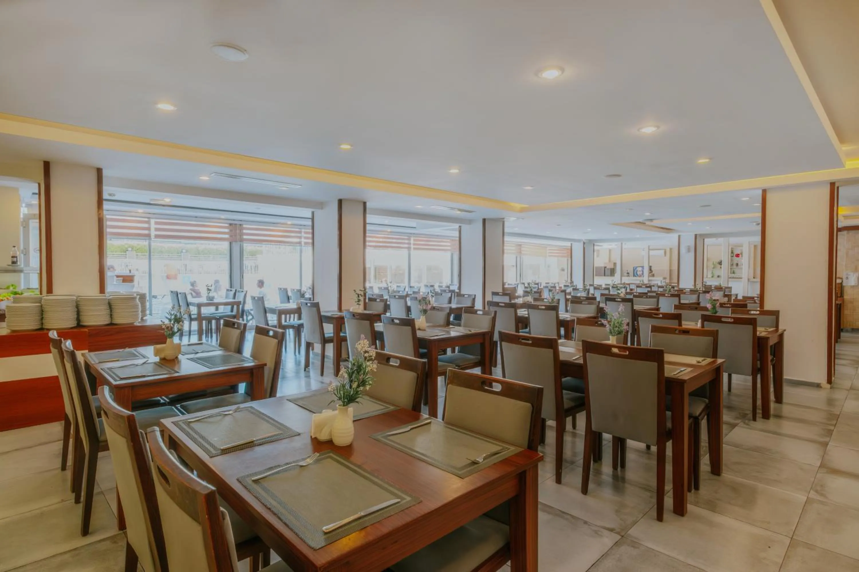 Restaurant/places to eat in Sun Beach Park Hotel